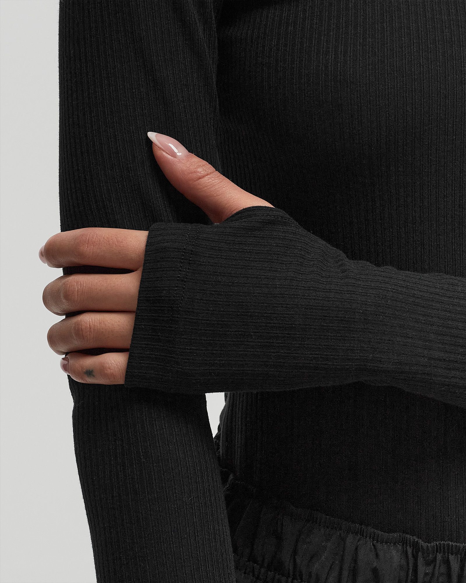 WMNS L/S TURTLE NECK SLIM TEE