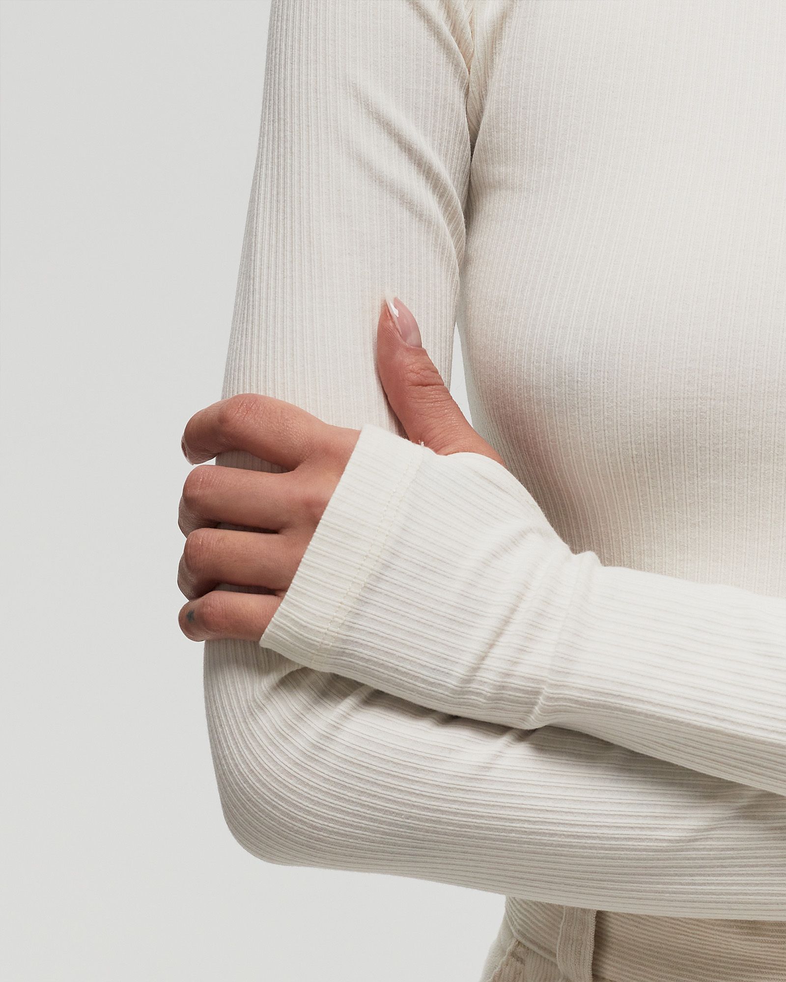 WMNS L/S TURTLE NECK SLIM TEE