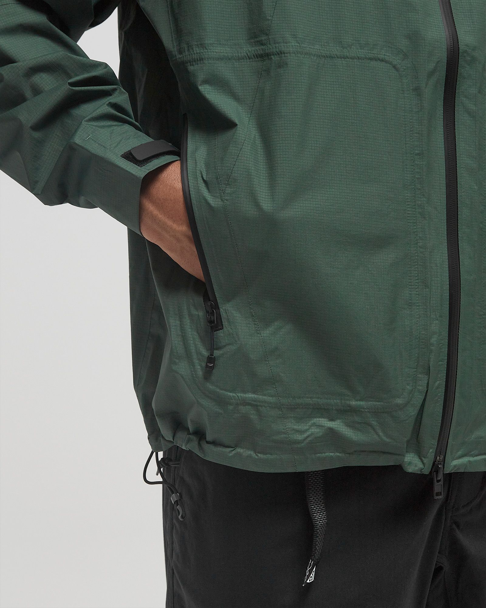 PACKABLE LT RAIN JACKET