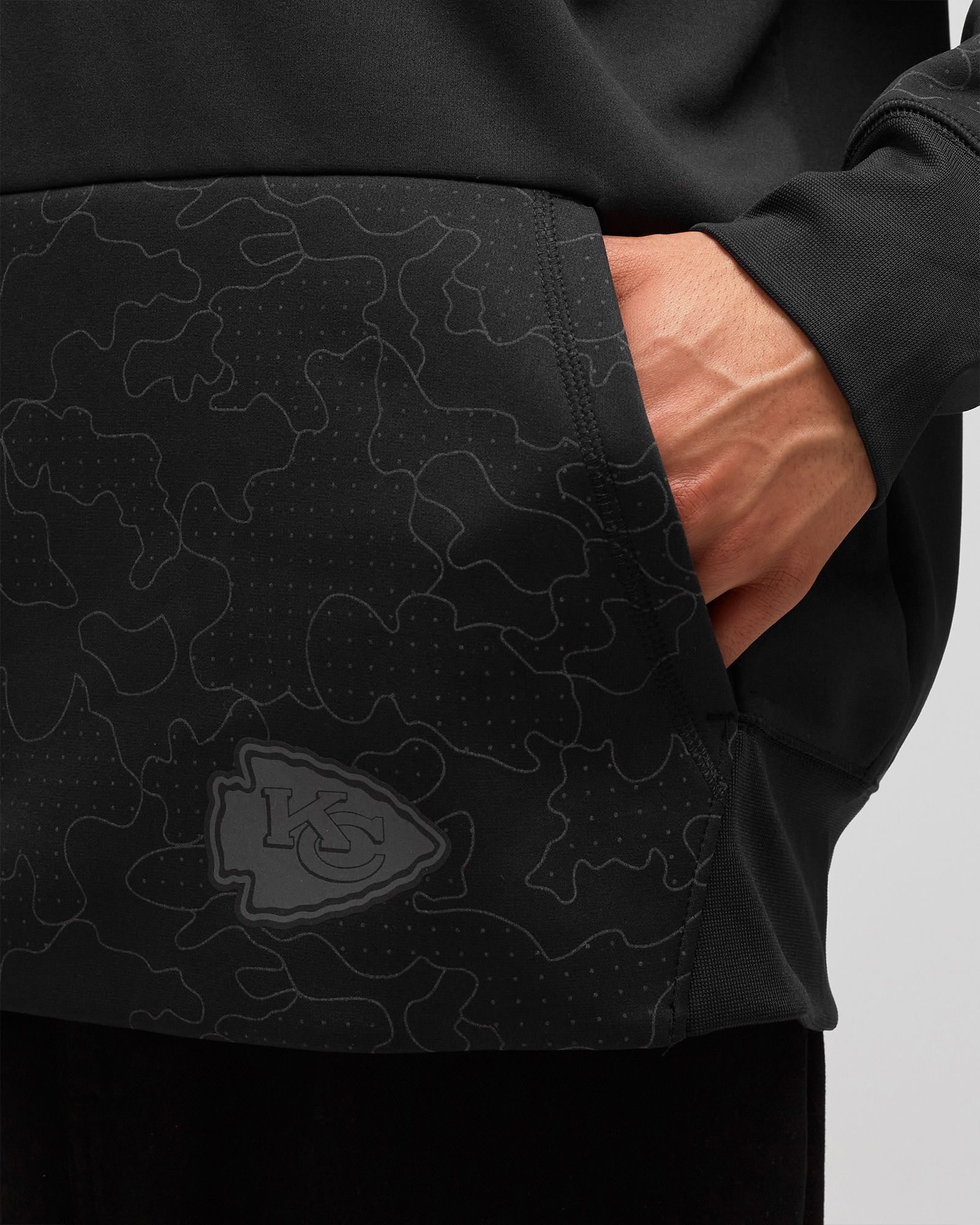 Kansas City Chiefs RFLCTV Pullover Therma Hoodie