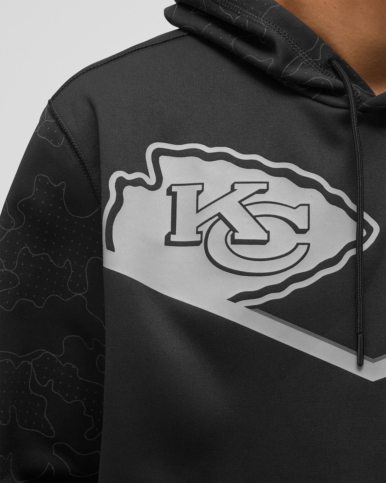 Kansas City Chiefs RFLCTV Pullover Therma Hoodie