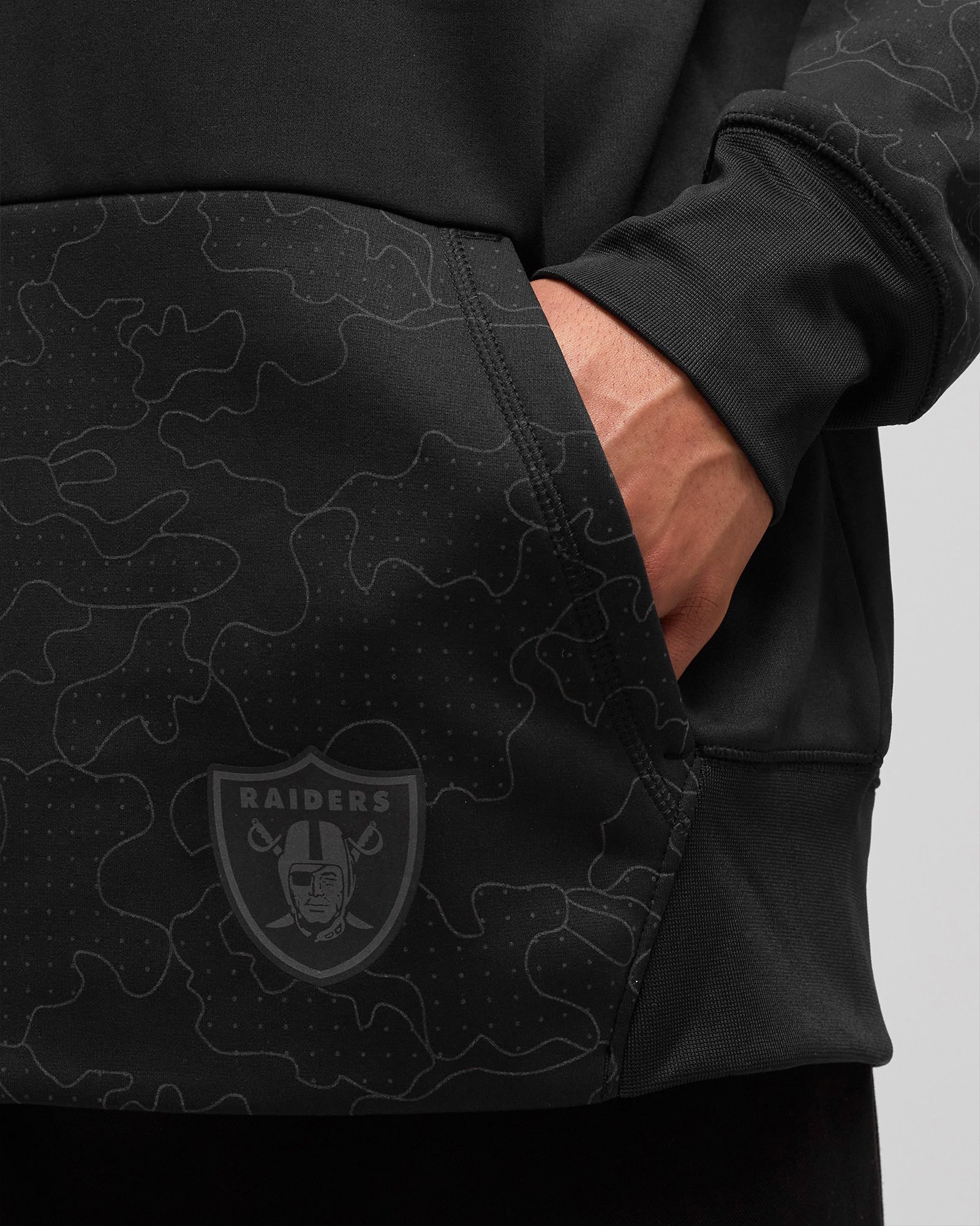 Las Vegas Raiders RFLCTV Pullover Therma Hoodie