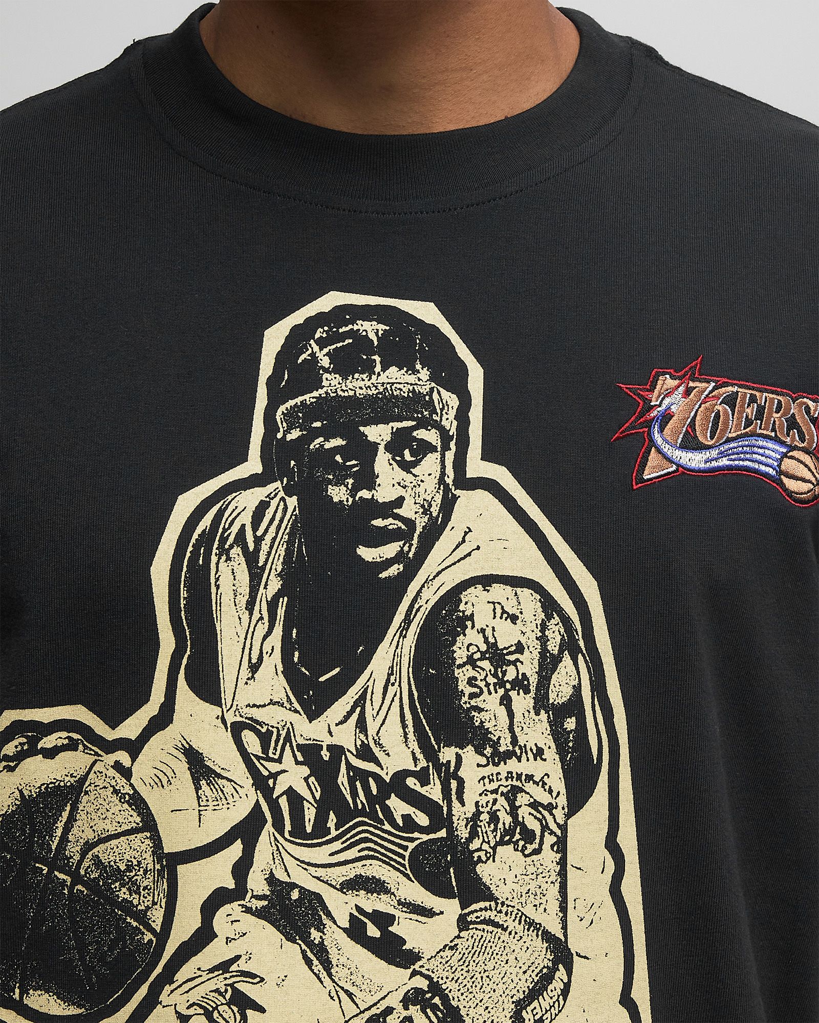 NBA BLOCKBUSTER SS PLAYER TEE VINTAGE LOGO PHILADELPHIA 76ERS ALLEN IVERSON