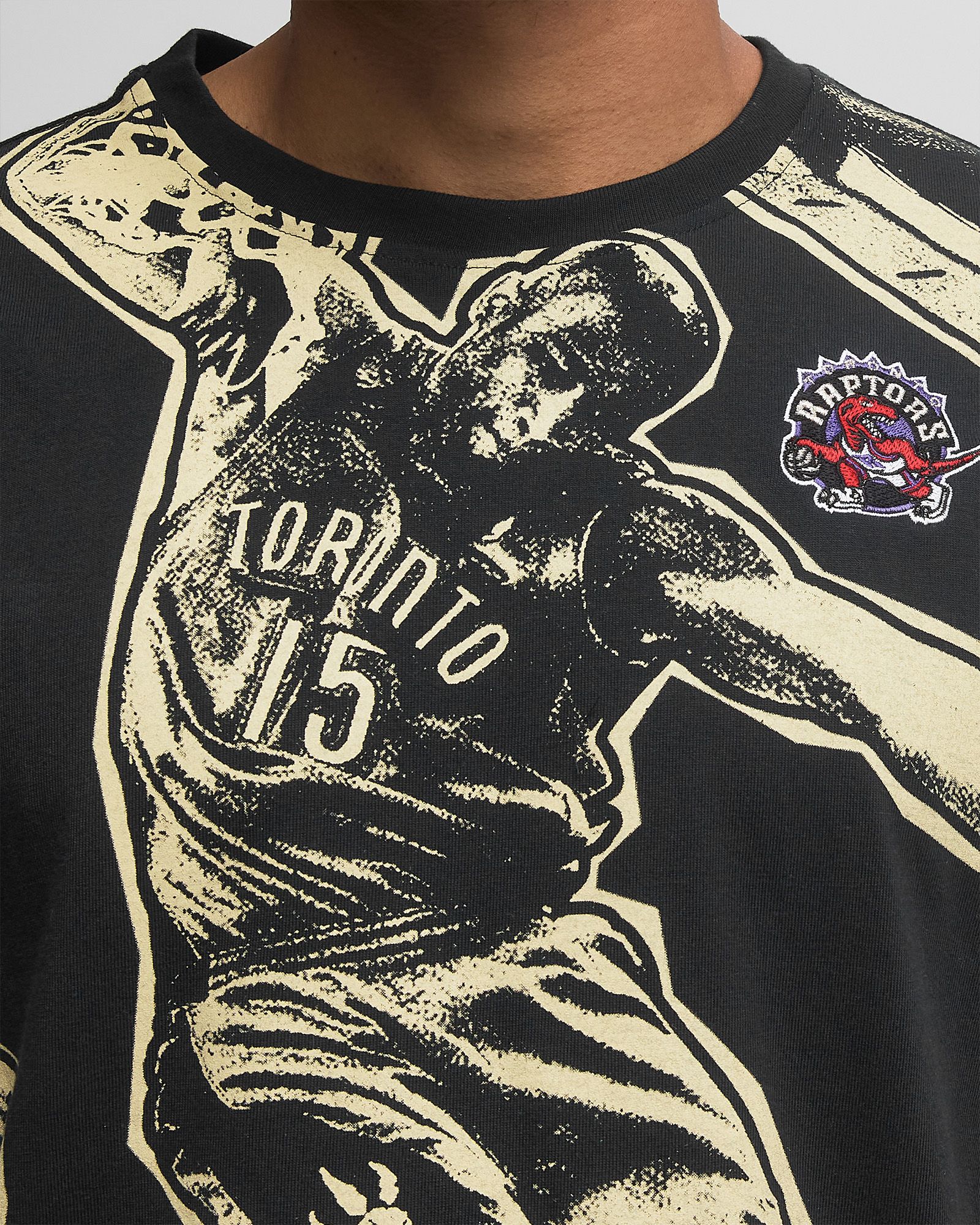 NBA BLOCKBUSTER SS PLAYER TEE VINTAGE LOGO TORONTO RAPTORS VINCE CARTER