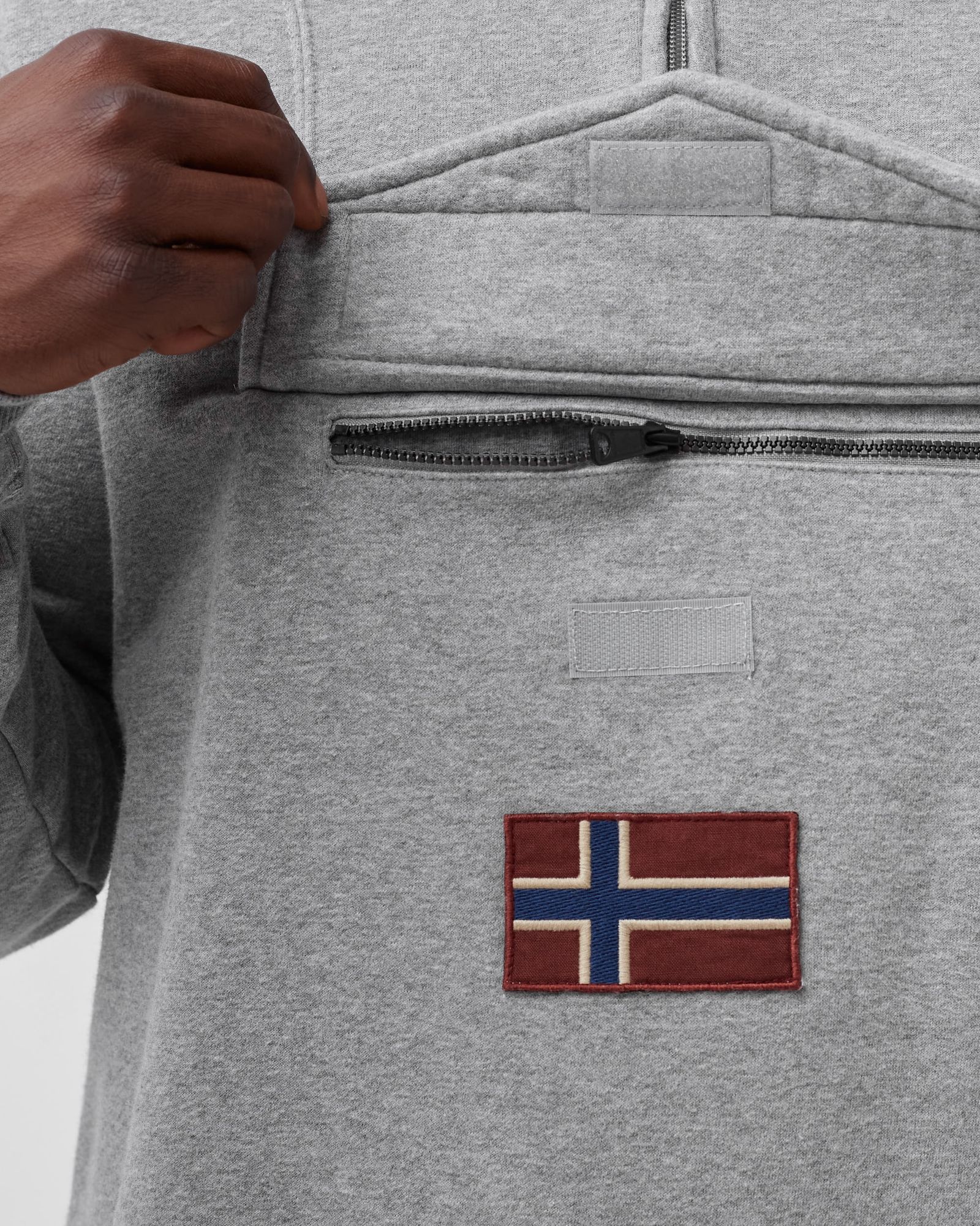 BURGEE HALF ZIP SWEATSHIRT