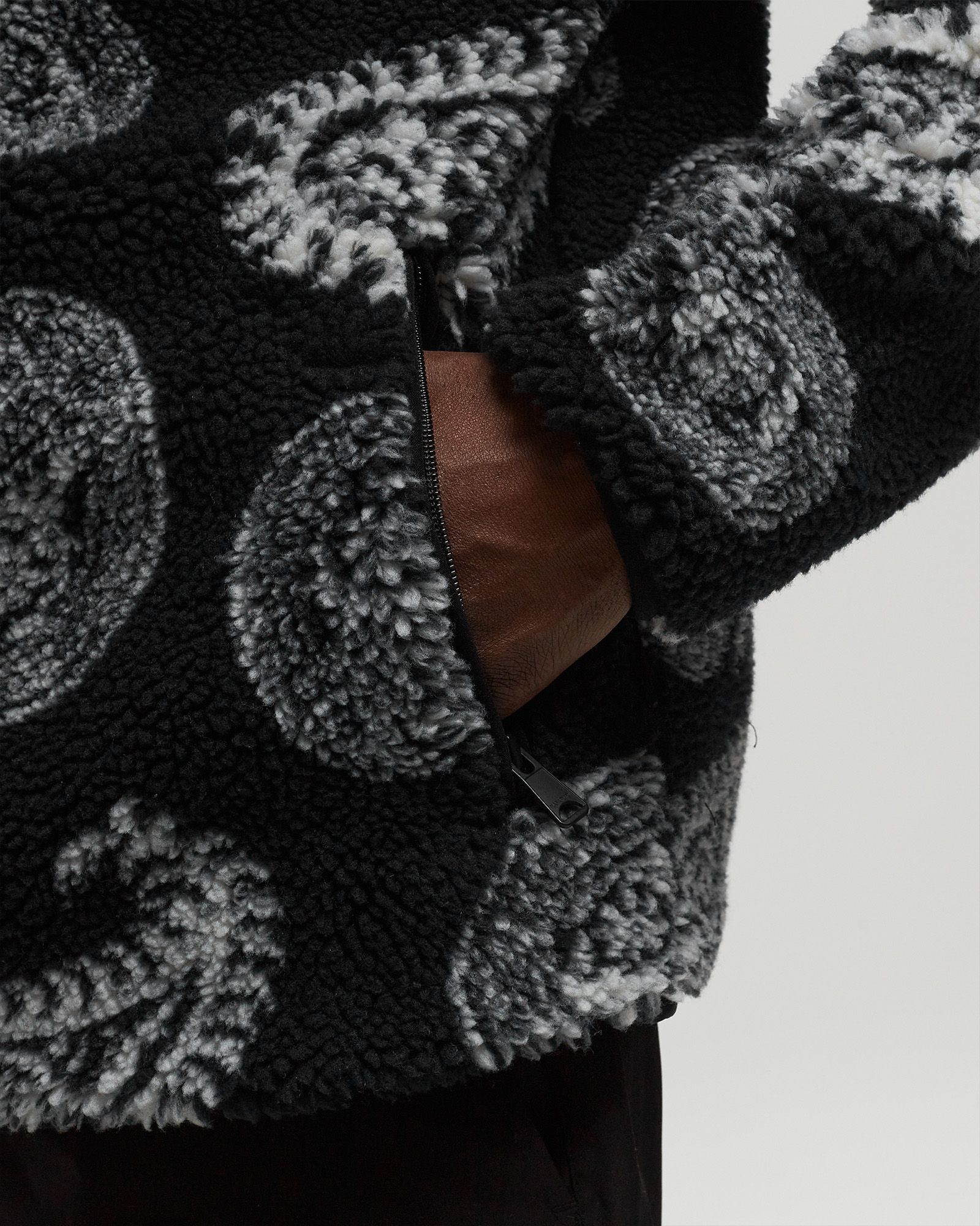 T-HOLIDAY FULL ZIP OUTERWEAR