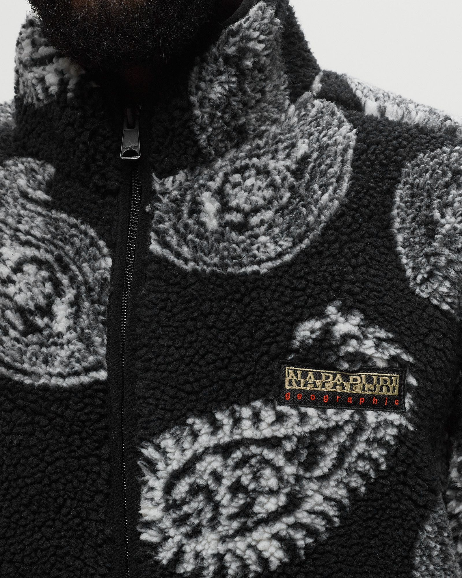 T-HOLIDAY FULL ZIP OUTERWEAR