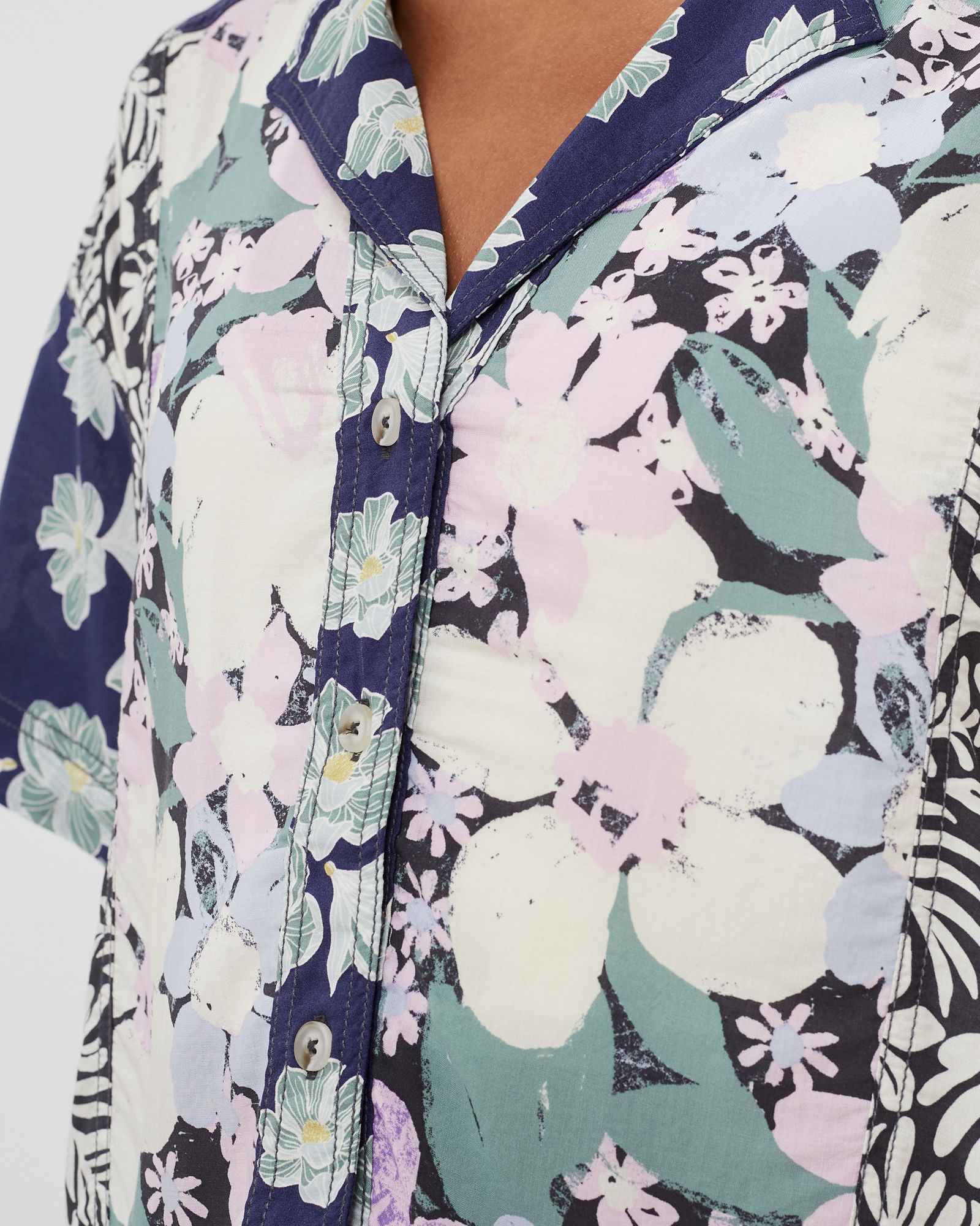 WMNS VACAY AWAY SHIRT