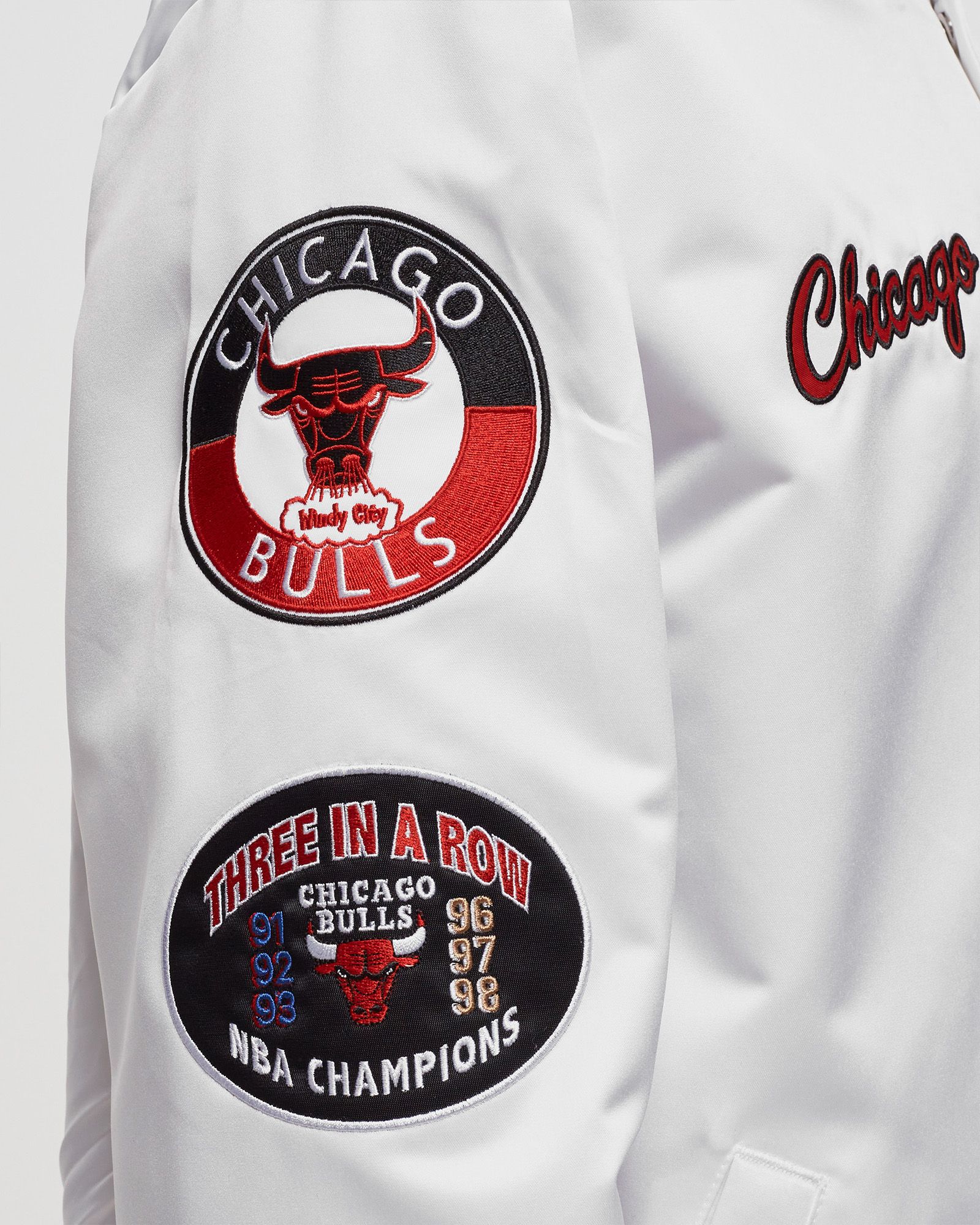 NBA City Collection Lightweight Satin Jacket Chicago Bulls