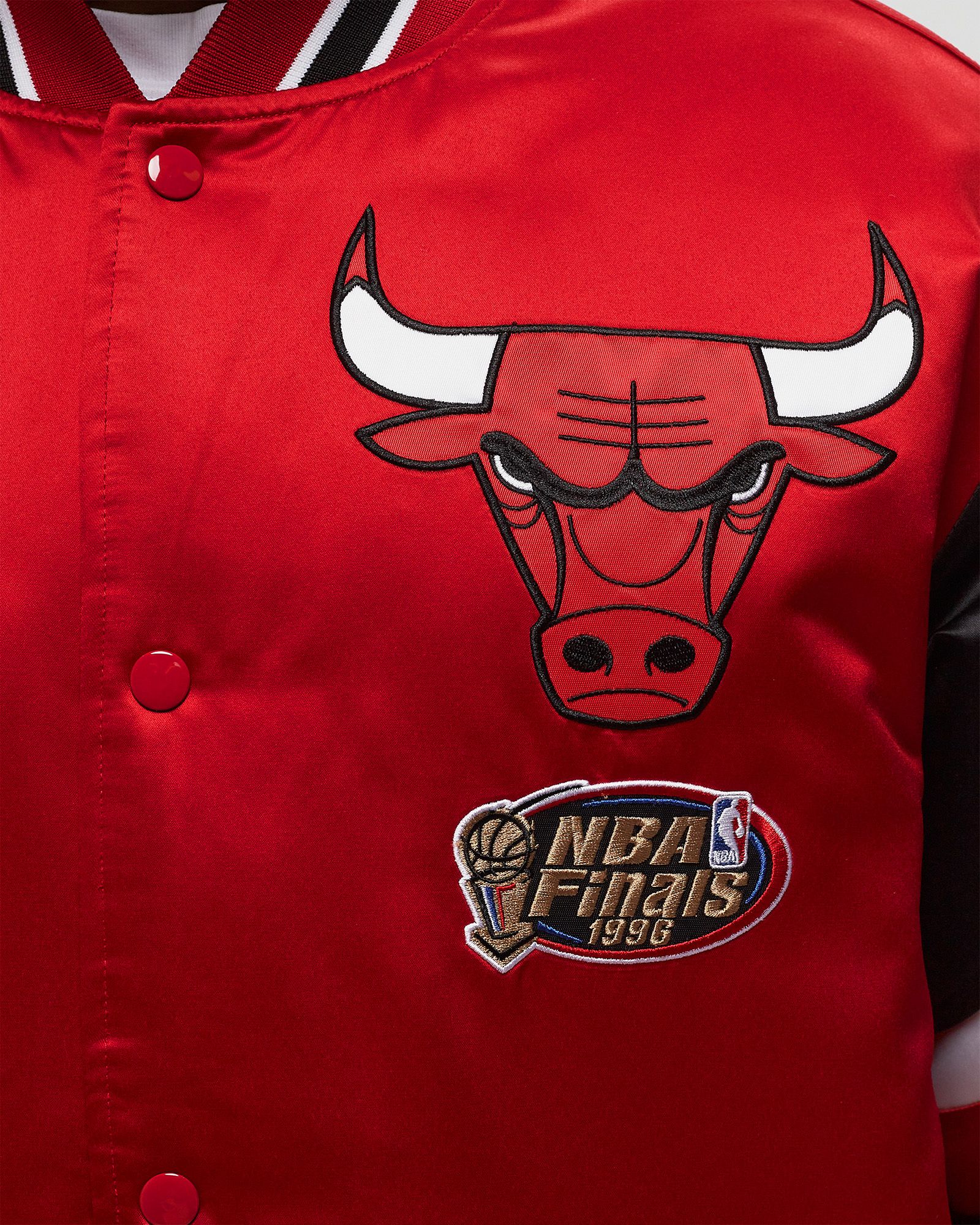 NBA HEAVYWEIGHT SATIN JACKET CHICAGO BULLS