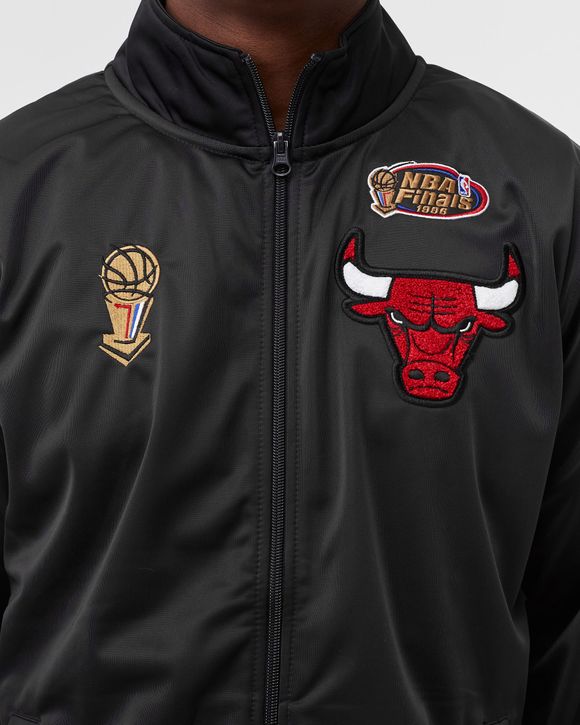 MITCHELL & NESS CHAMP CITY TRACK JACKET CHICAGO BULLS for £95.00