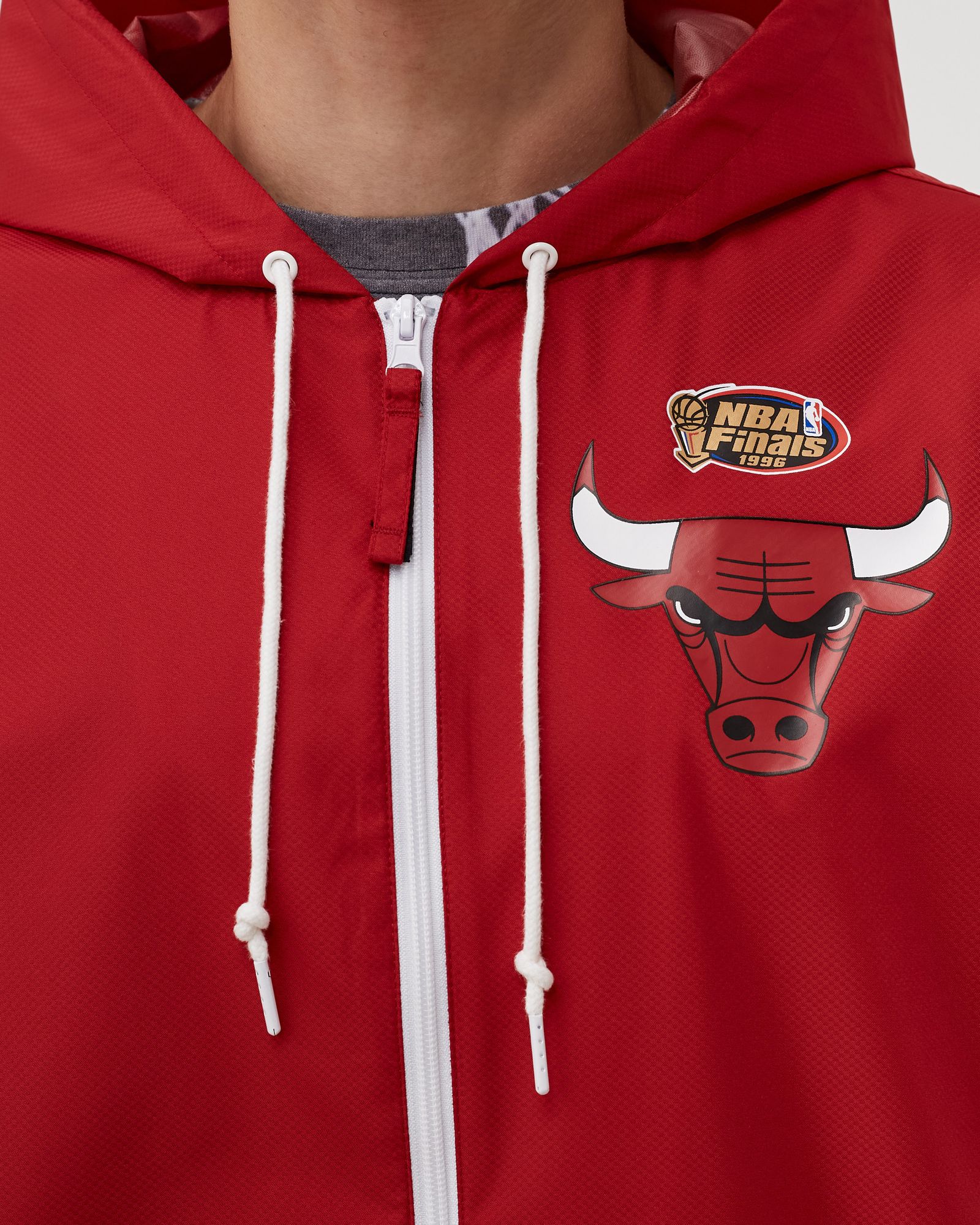 NBA THROW IT BACK FULL ZIP WINDBREAKER BULLS