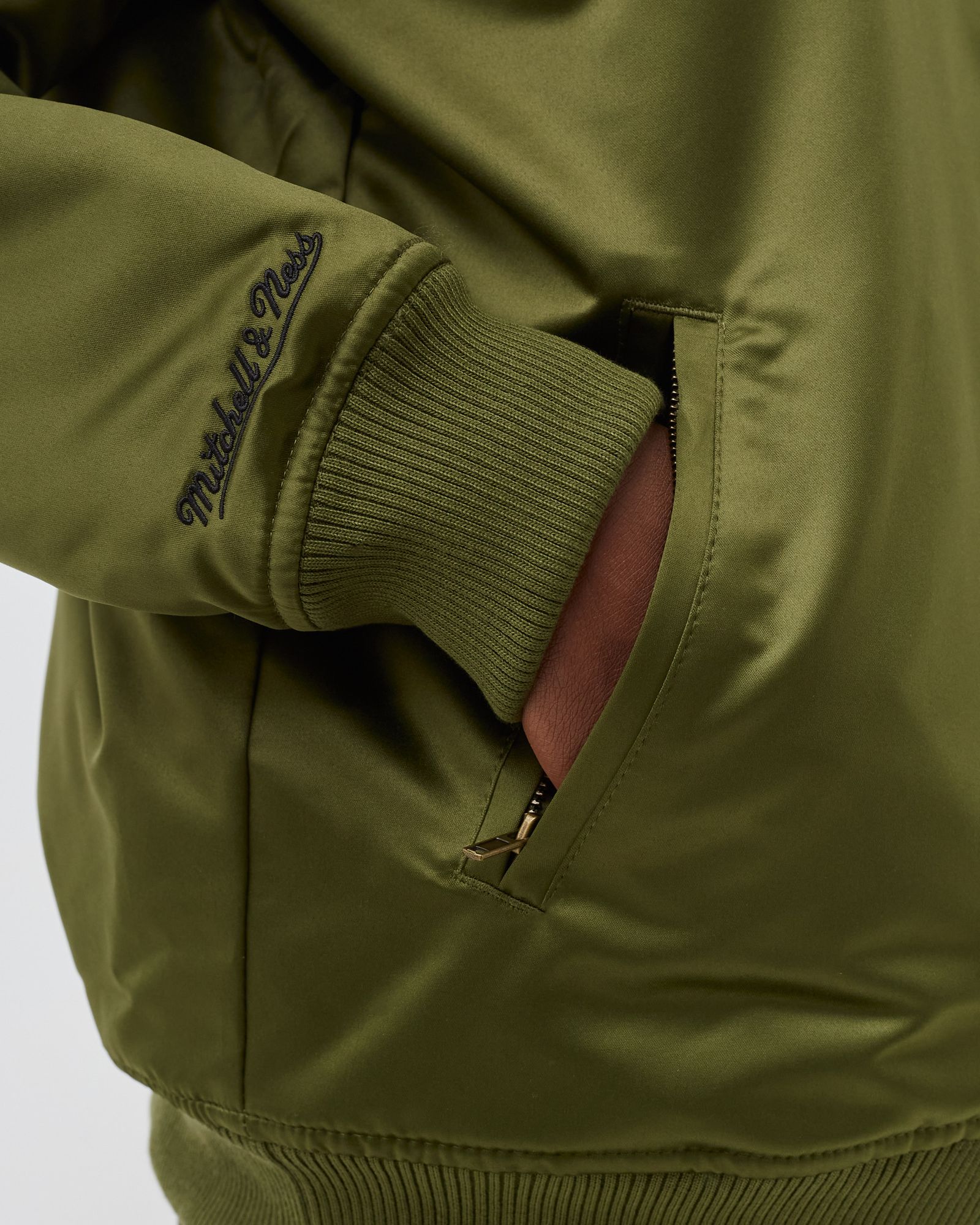 CHICAGO BULLS - Flight Satin Bomber Jacket