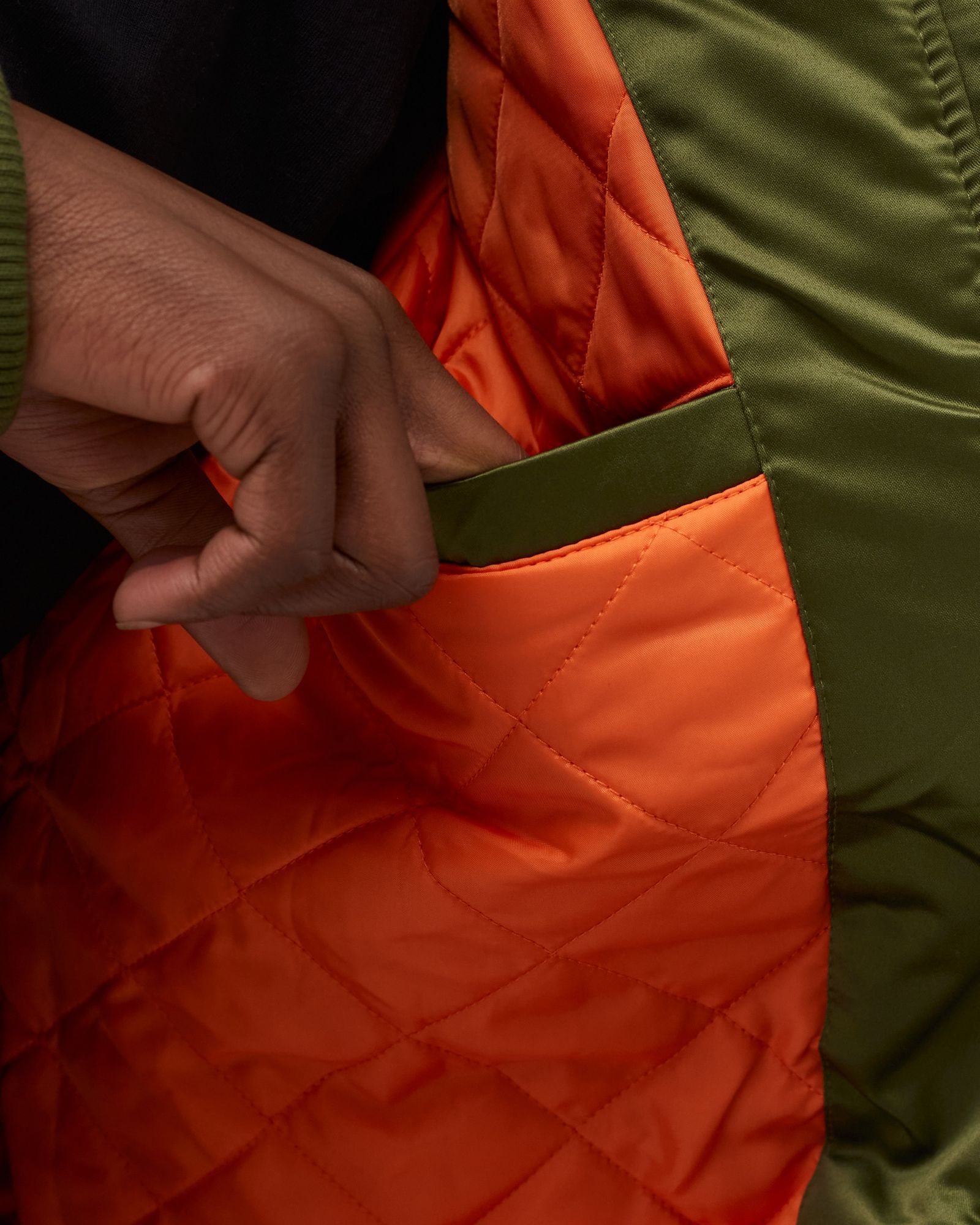 CHICAGO BULLS - Flight Satin Bomber Jacket