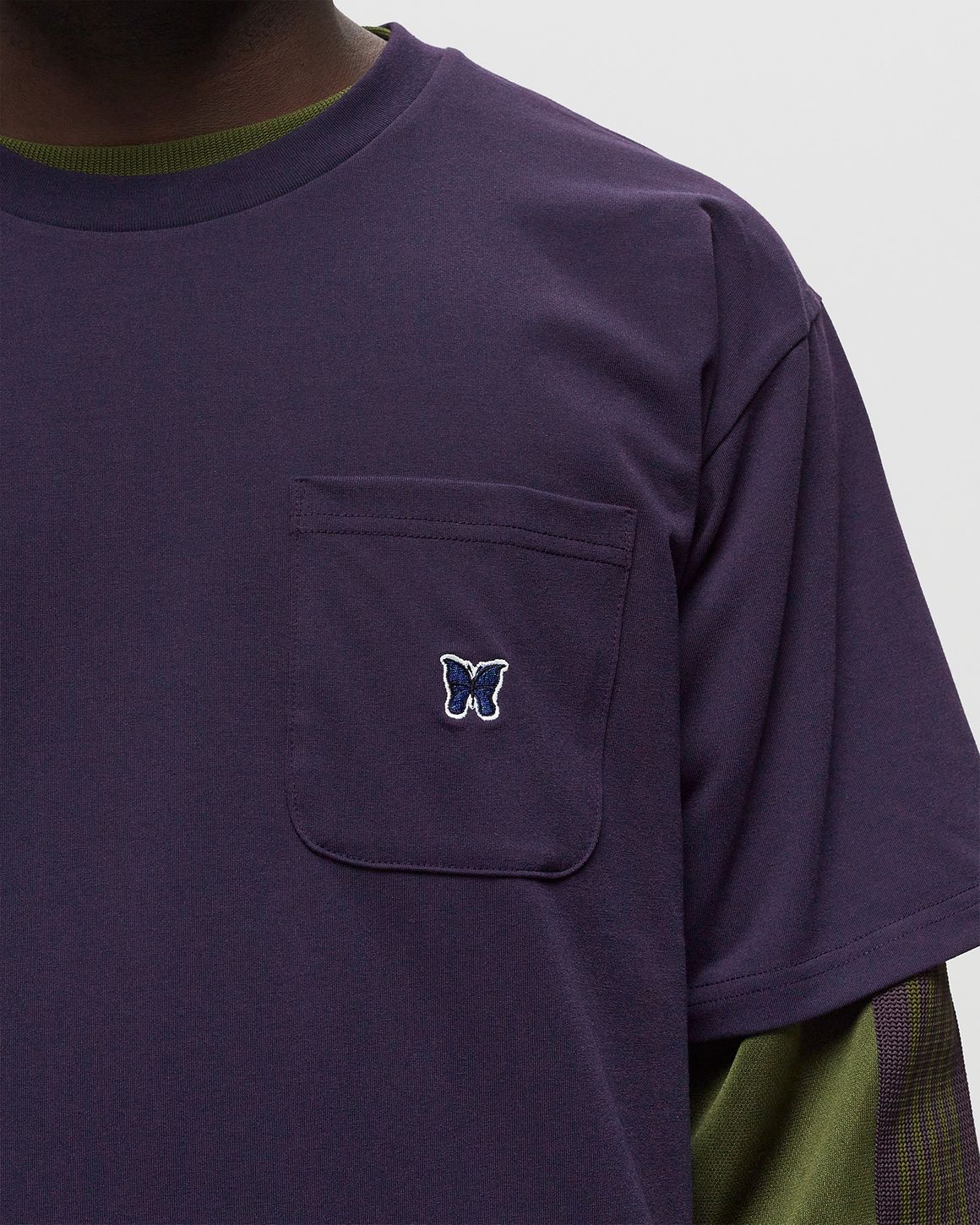 Tシャツ・カットソー NEEDLES Men T Shirts QV305PL Purple eyJidWNrZXQiOiJic3RuLWltYWdlLX