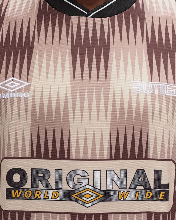 ★UMBRO★ TOBYED Tobyed Beige UQ123CCU12 UQ123CCU12_BEI0 Butter Goods x Umbro Optical Jersey Brown/Beige | BSTN Store