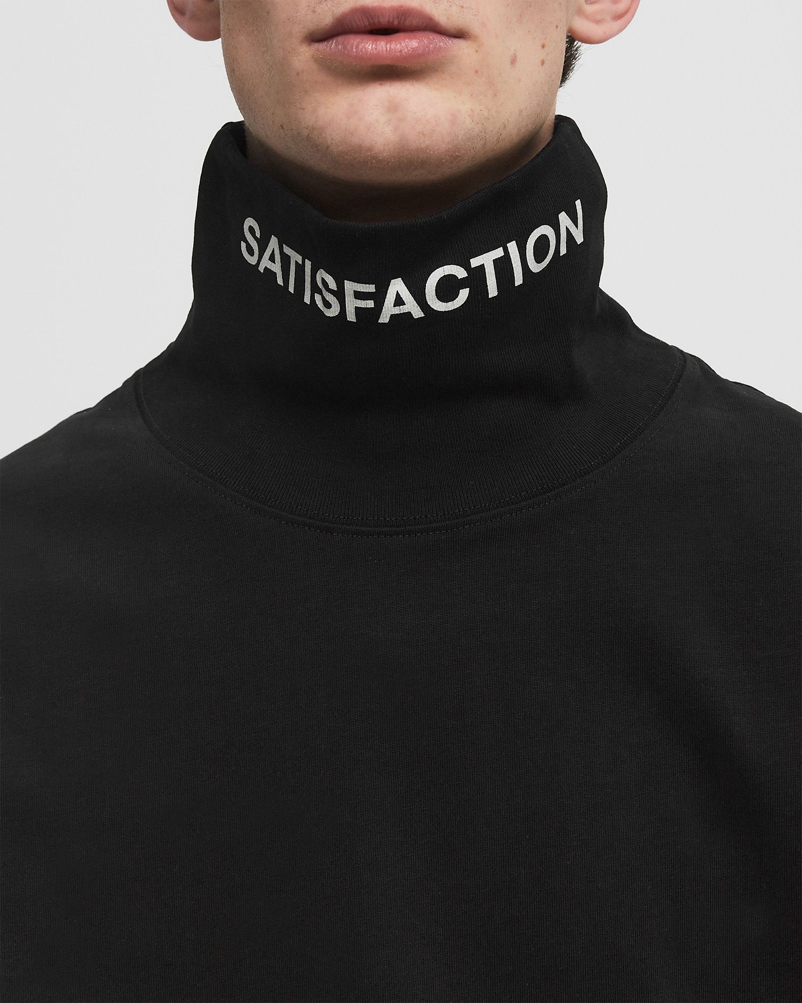 SATISFACTION TURTLENECK