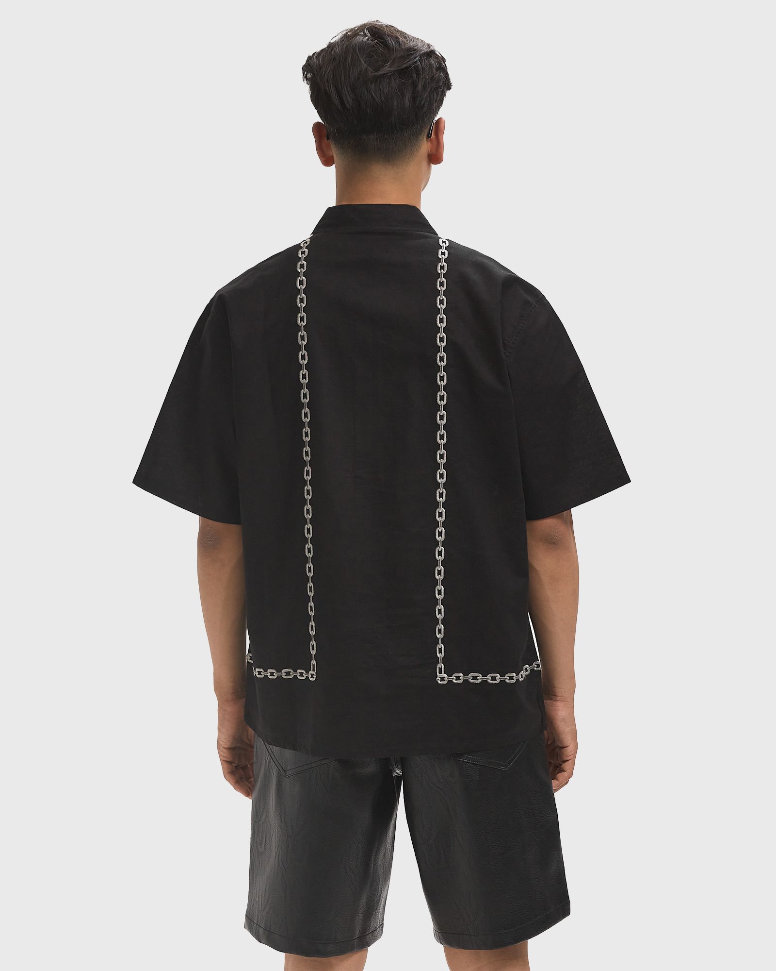 CHAIN BUTTON UP