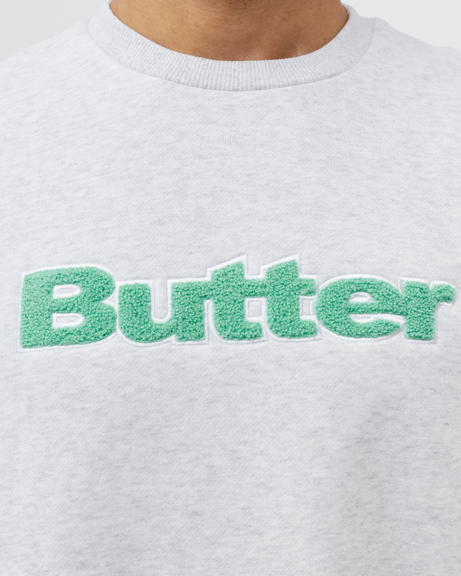 CHENILLE APPLIQUE CREWNECK SWEATSHIRT