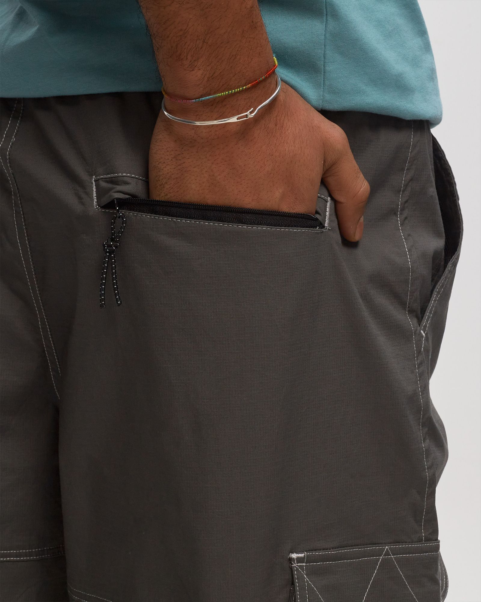 Terrain Contrast Stitch Cargo Pants