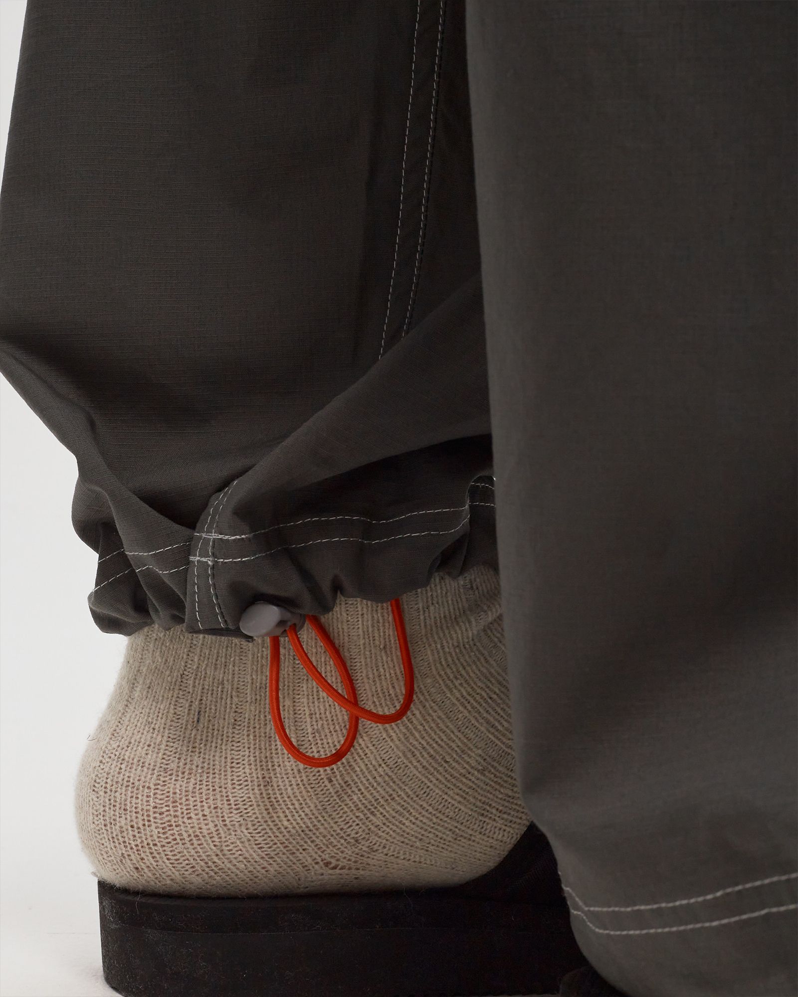 Terrain Contrast Stitch Cargo Pants