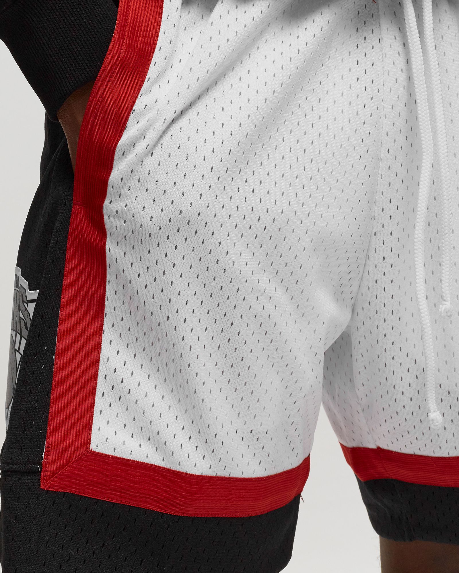 NBA CRACKED CEMENT SWINGMAN SHORT KNICKS 1996