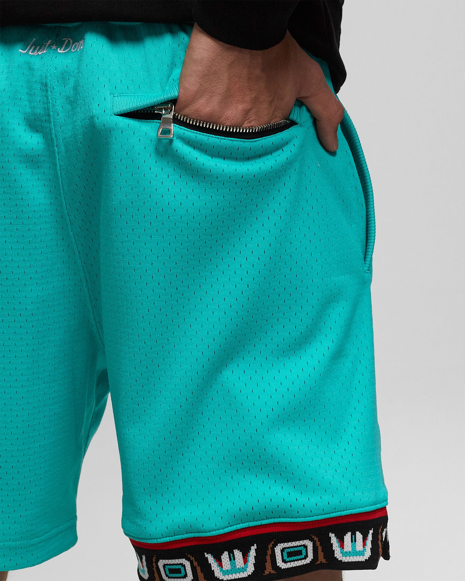 ウェア mitchell&ness shorts Men's Black Mastermind Mesh Shorts