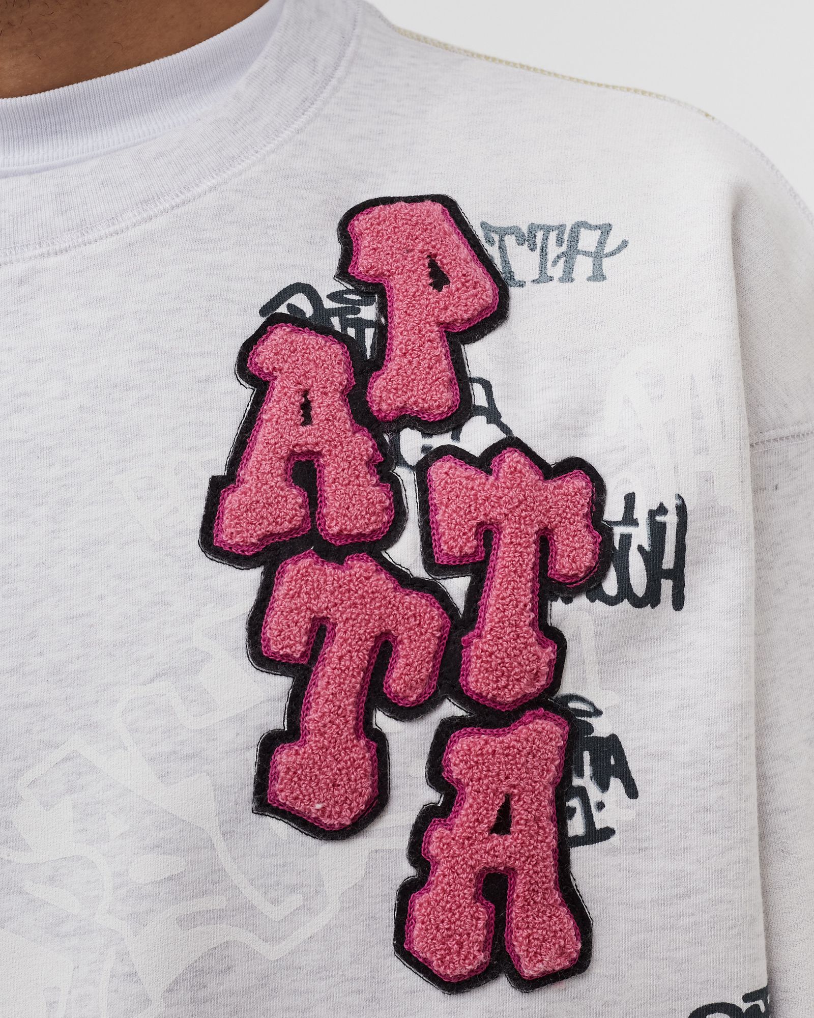 PATTA GRAFFITI BOXY POCKET CREWNECK SWEATER