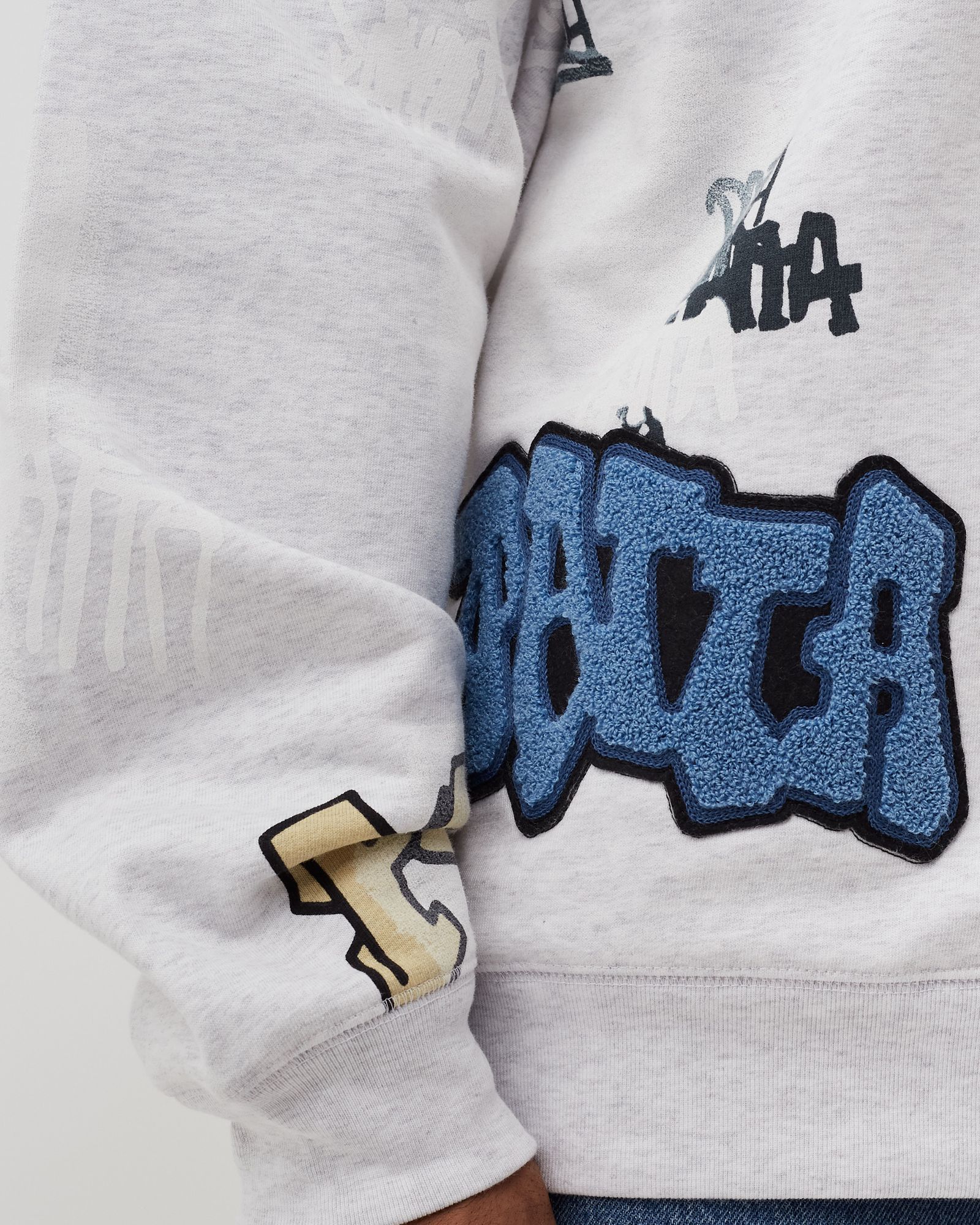 PATTA GRAFFITI BOXY POCKET CREWNECK SWEATER