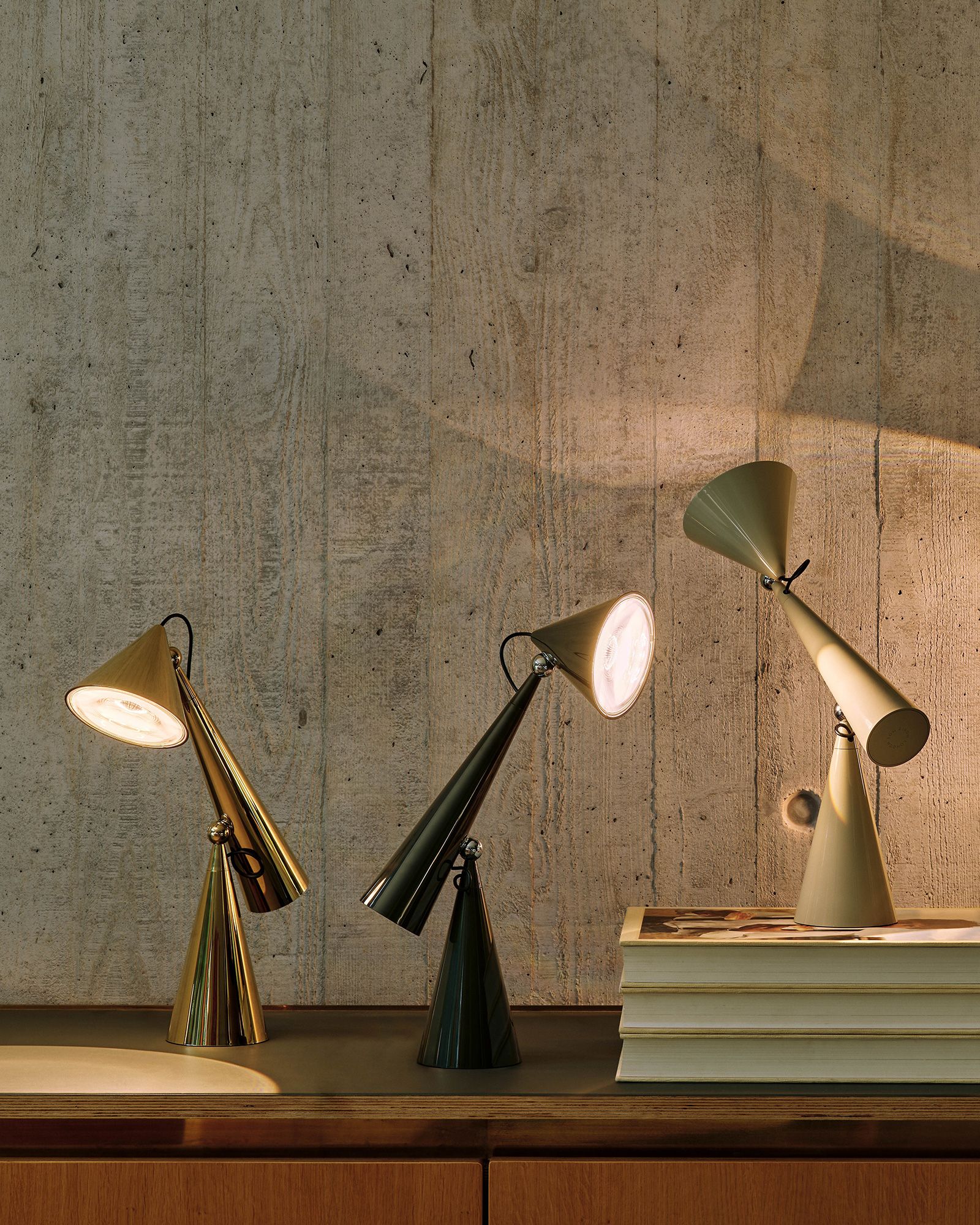 Pose Task Light LED Gold - EU PLUG