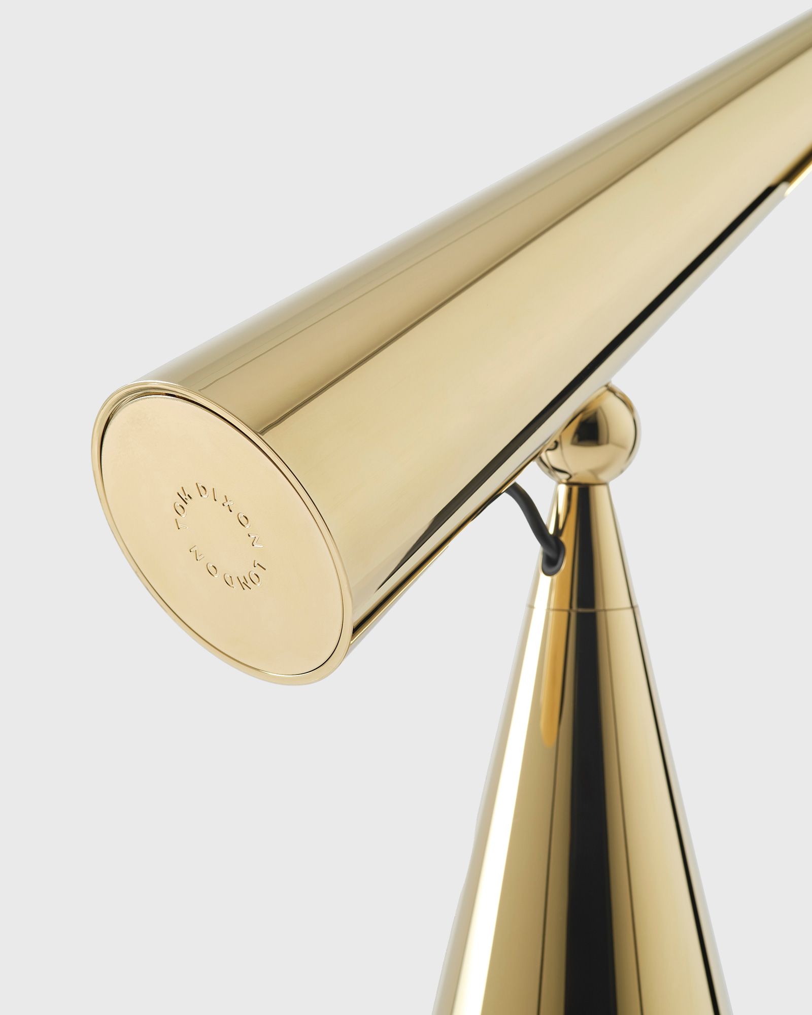 Pose Task Light LED Gold - EU PLUG