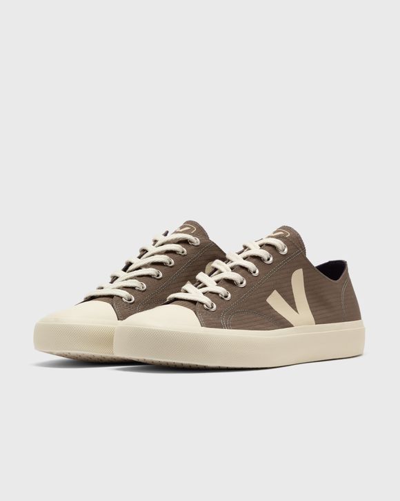 Veja store wata suede