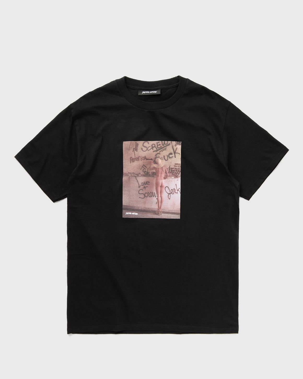 【FUCKING AWESOME】 LOVE AND SCREW TEE BLACK eyJidWNrZXQiOiJic3RuLWltYWdlLX