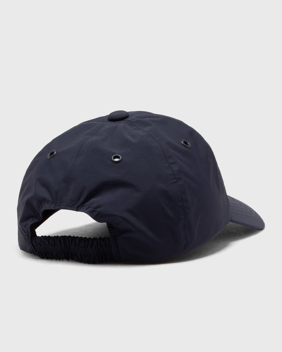 アシックス」と「A.P.C.(アーペーセー)」のコラボが実現！ 初の