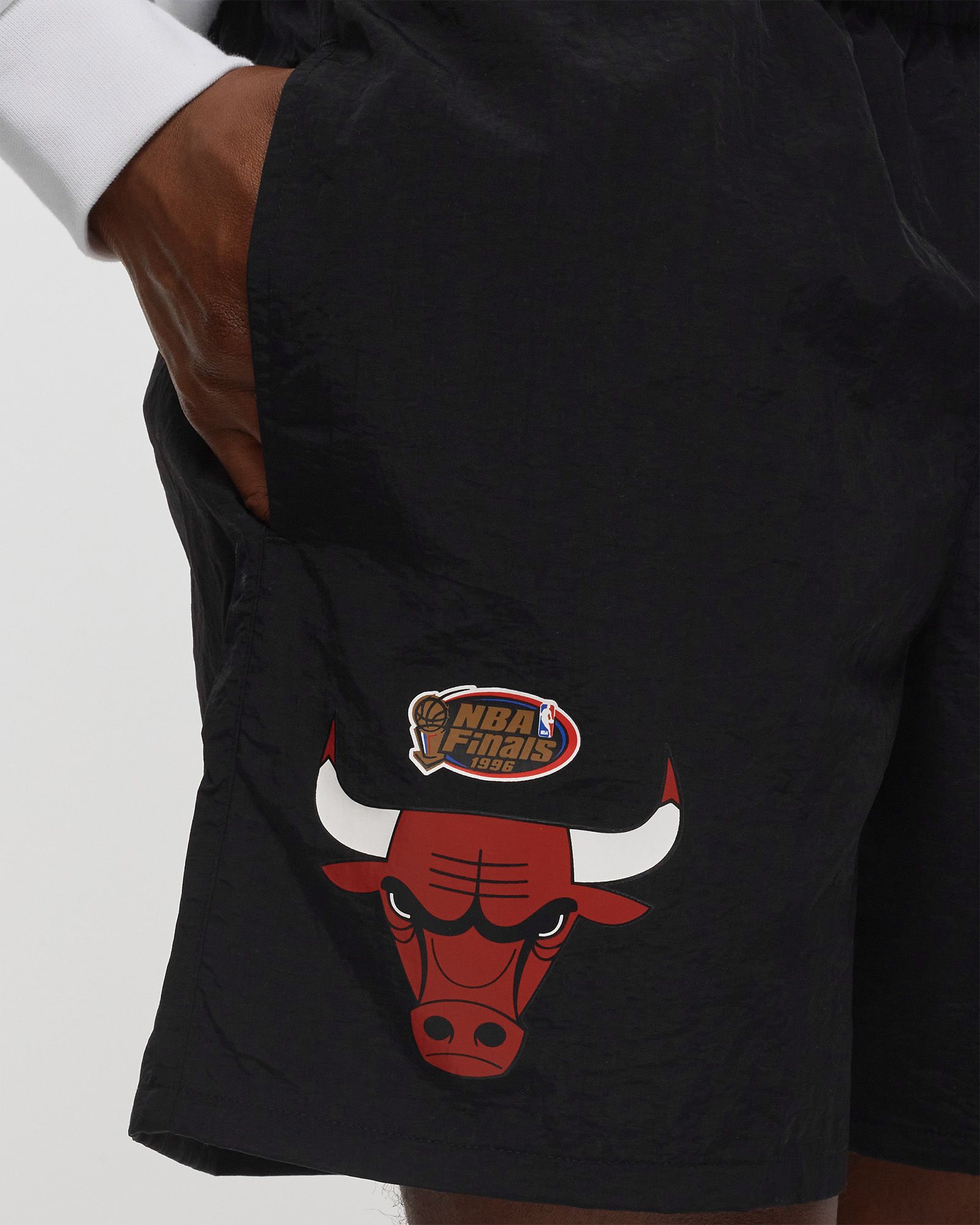 CHICAGO BULLS ESSENTIALS NYLON SHORTS