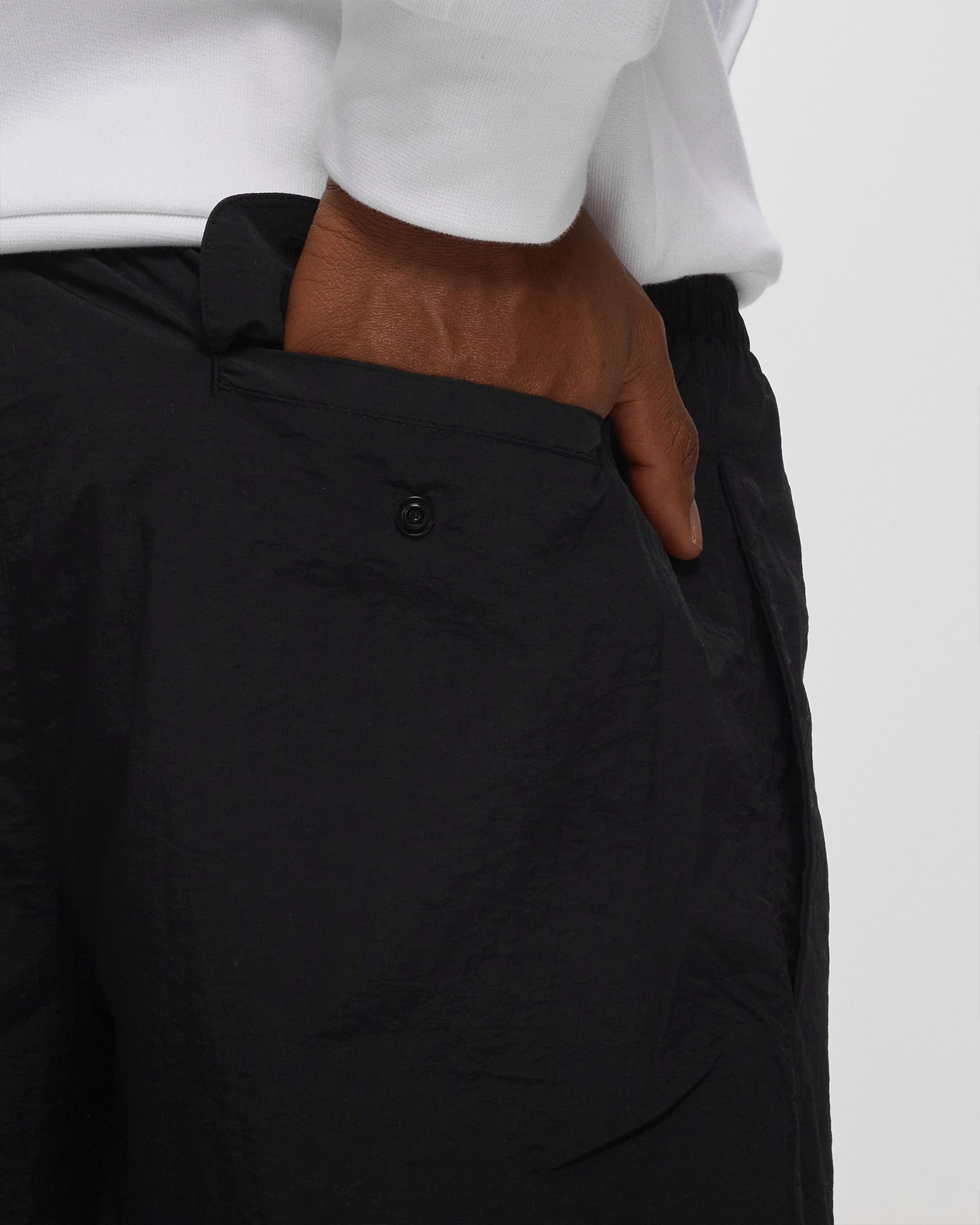 LA LAKERS ESSENTIAL NYLON SHORTS