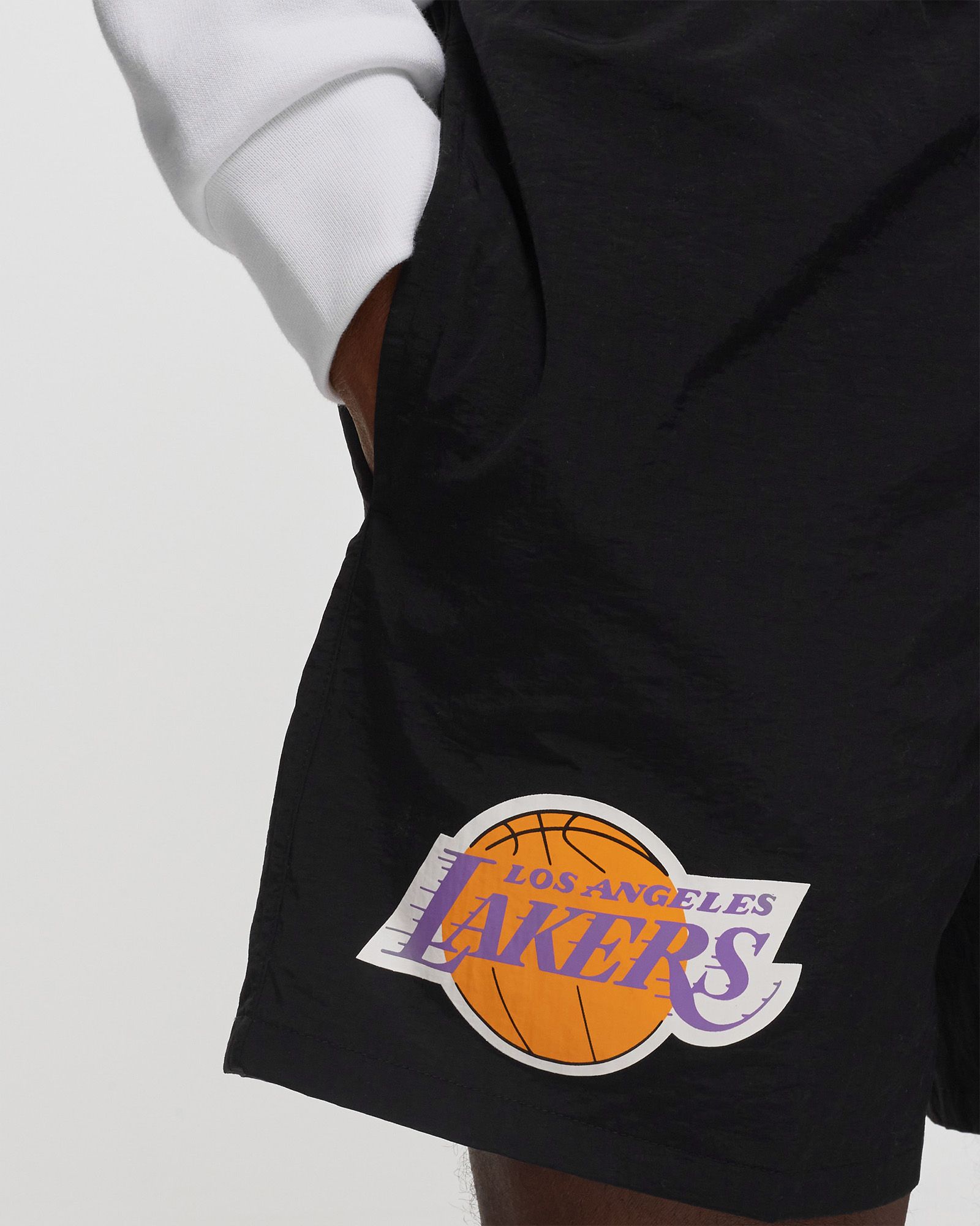 LA LAKERS ESSENTIAL NYLON SHORTS