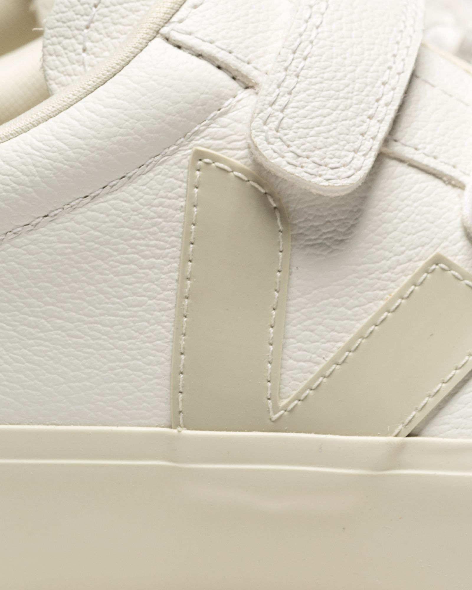 WMNS RECIFE LOGO CHROMEFREE