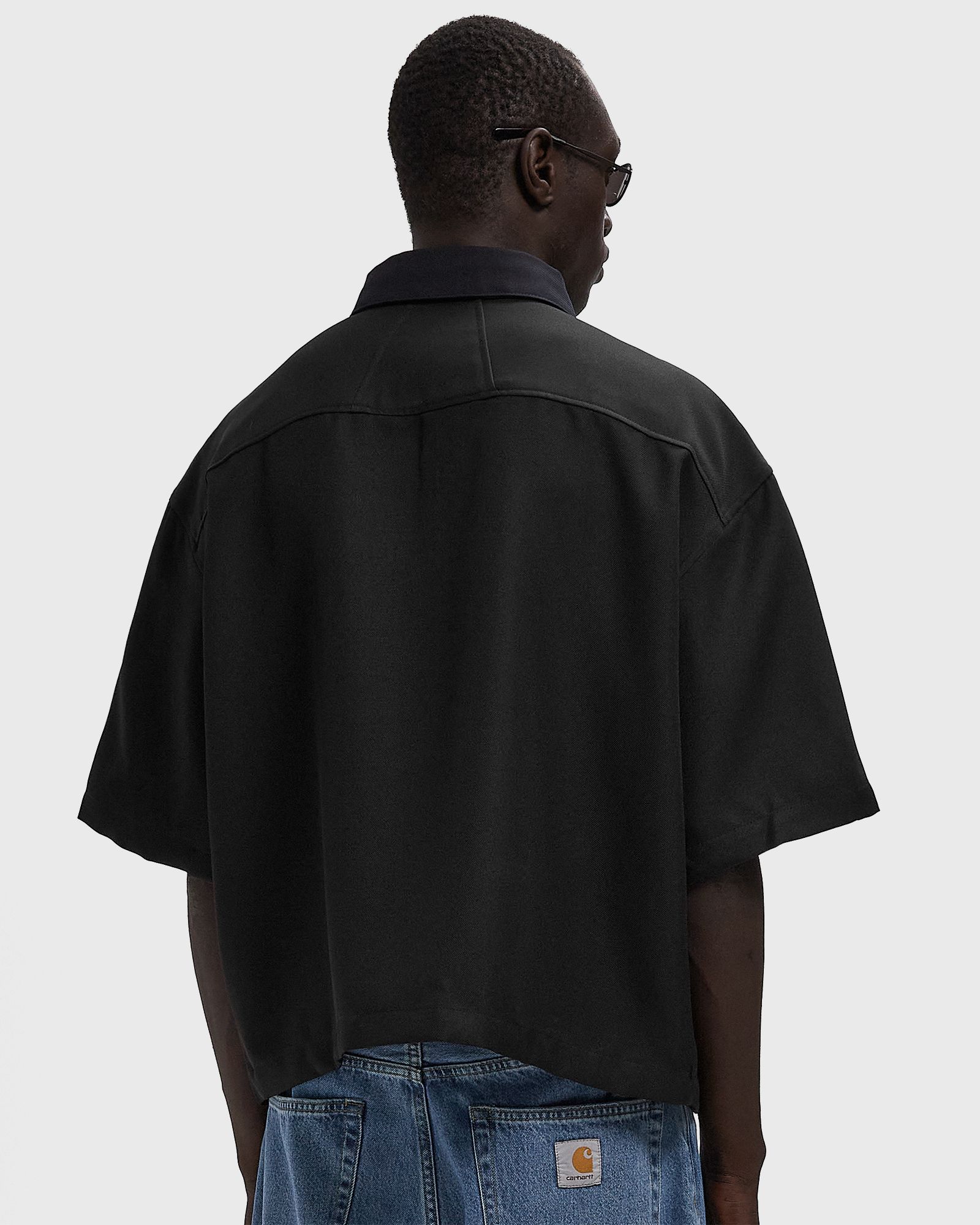 CENTER LOGO BUTTON UP SHIRT