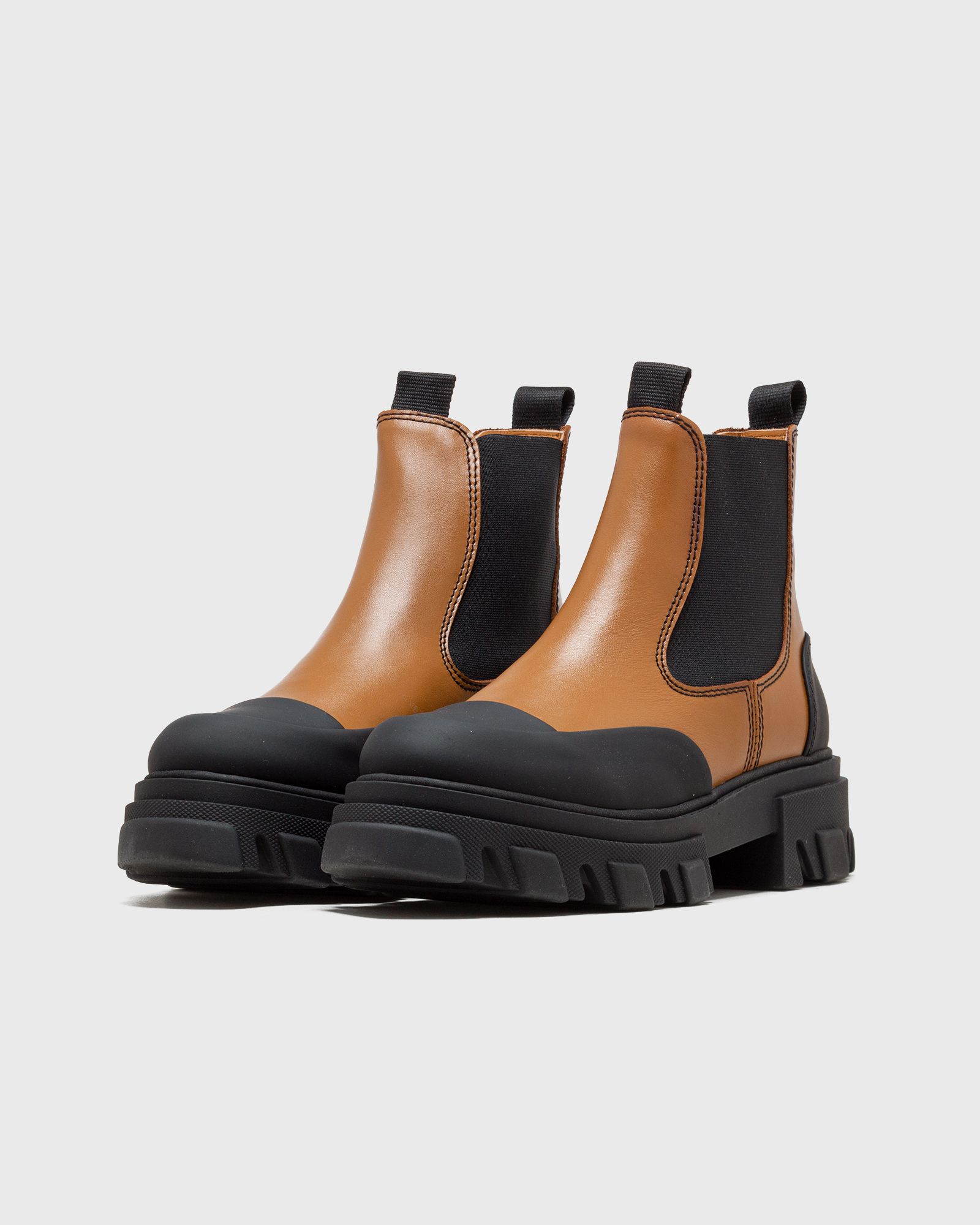 Cleated Low Chelsea Boot