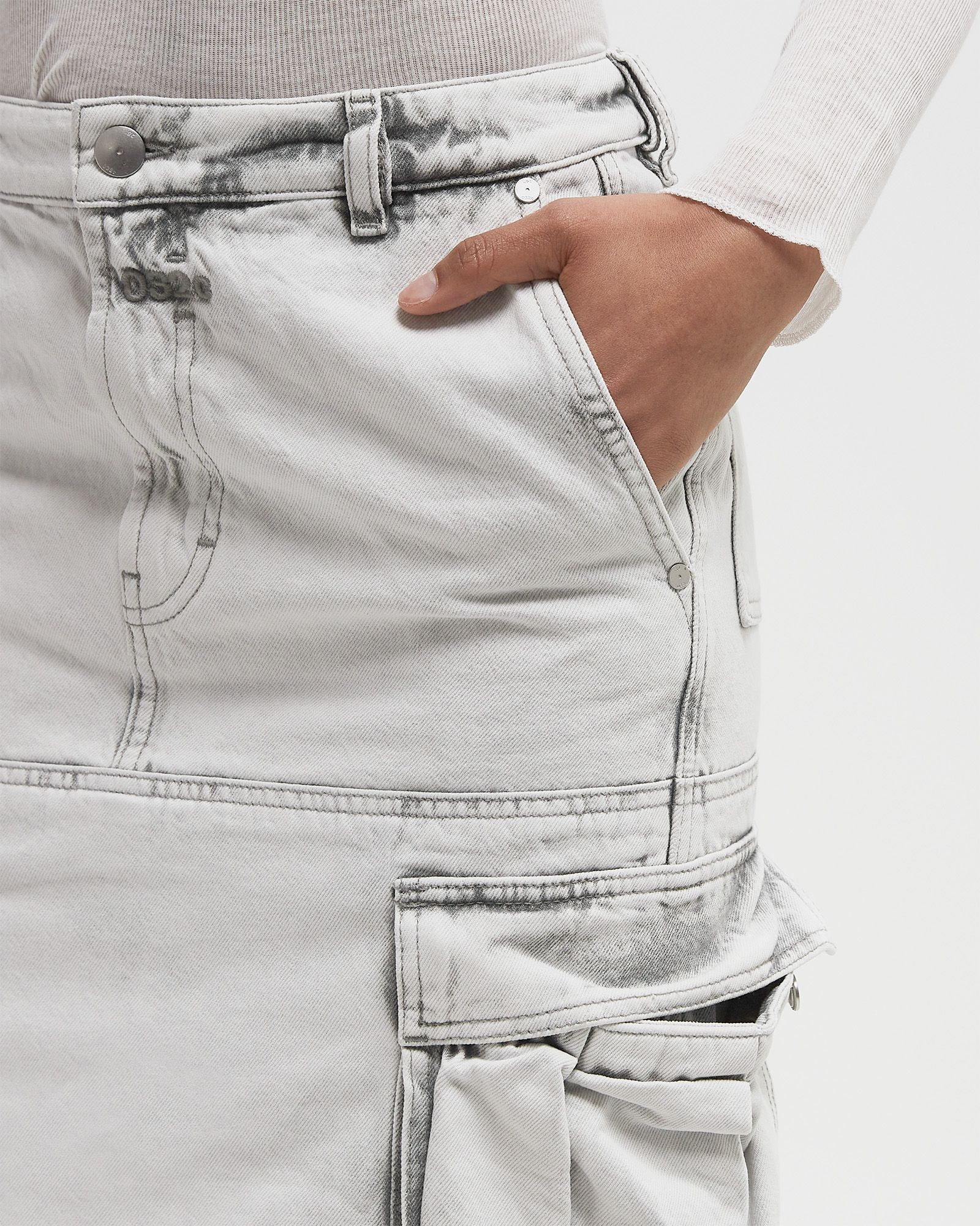 WMNS MY OWN MIND FRAYED DENIM SKIRT