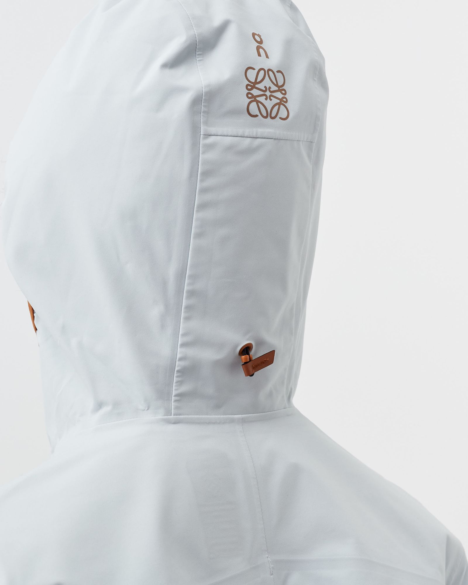 WMNS ON X LOEWE WATERPROOF ANORAK 