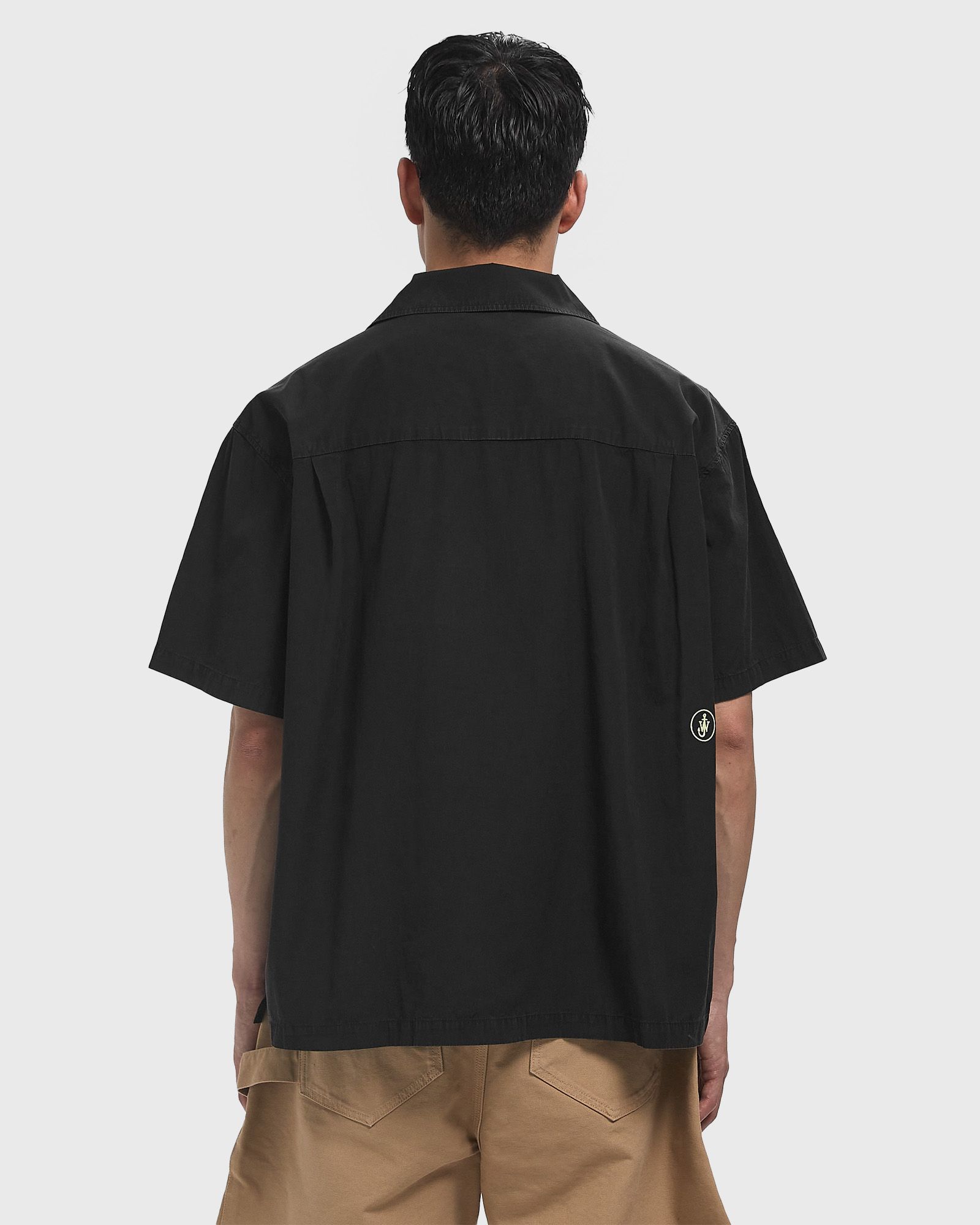 CONTRAST EMBROIDERY SHORT SLEEVE SHIRT