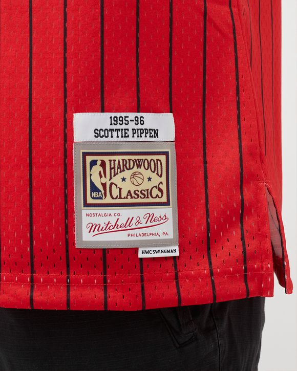 Mitchell & Ness Men's Scottie Pippen Black Chicago Bulls Hardwood Classics  1995-96 Swingman Jersey