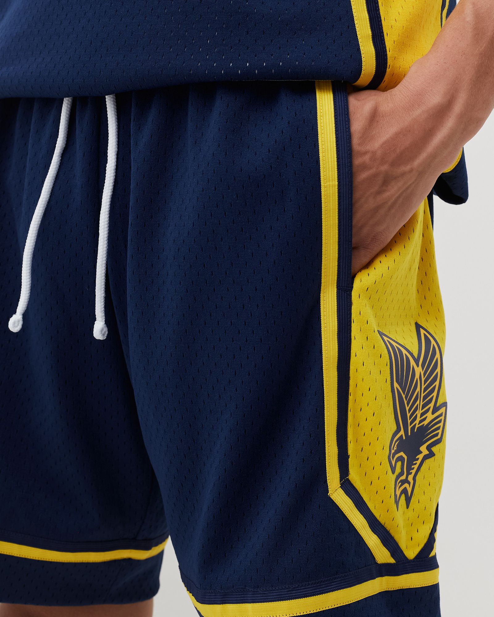 NCAA DARK SHORTS MARQUETTE 2002