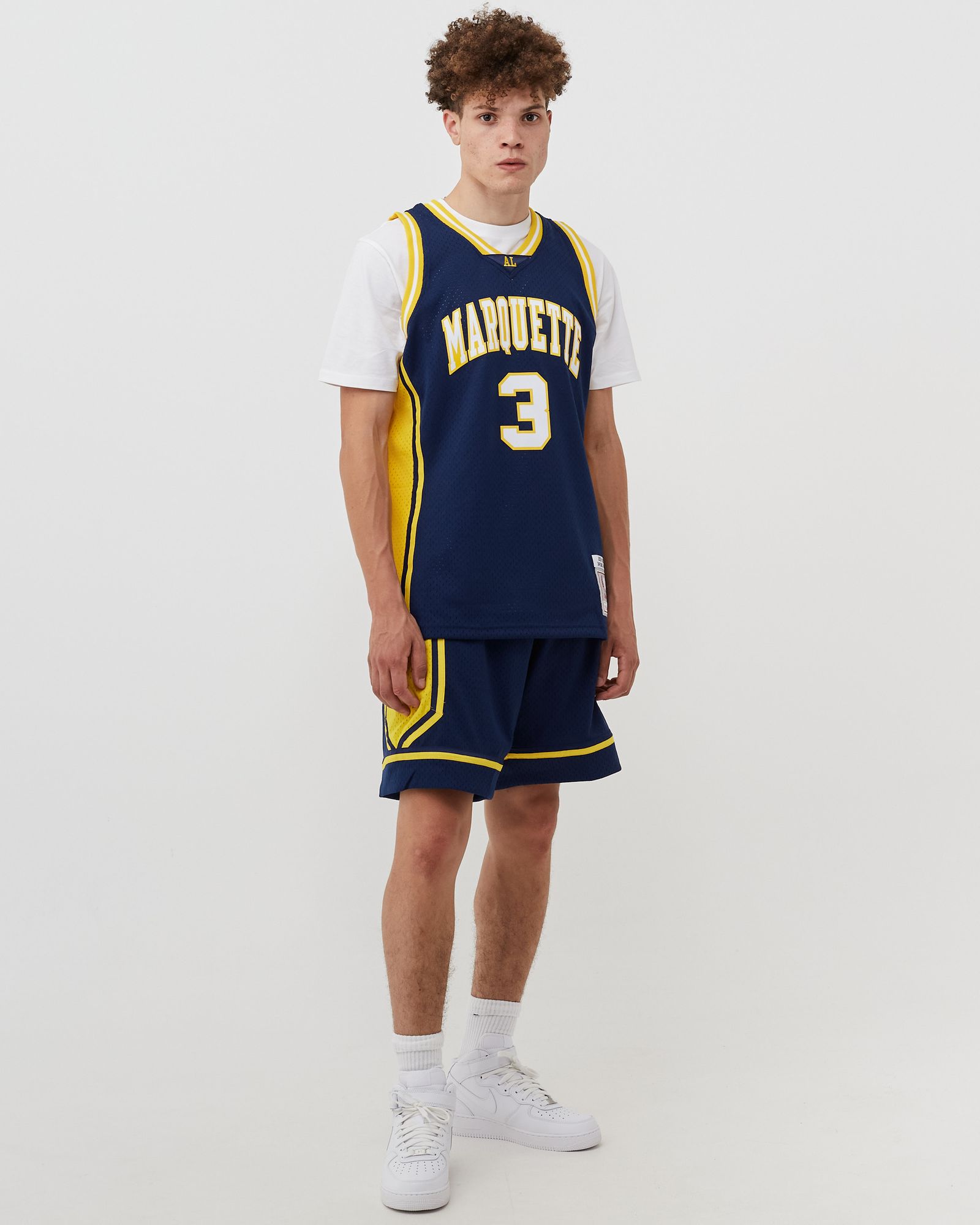 NCAA DARK SHORTS MARQUETTE 2002