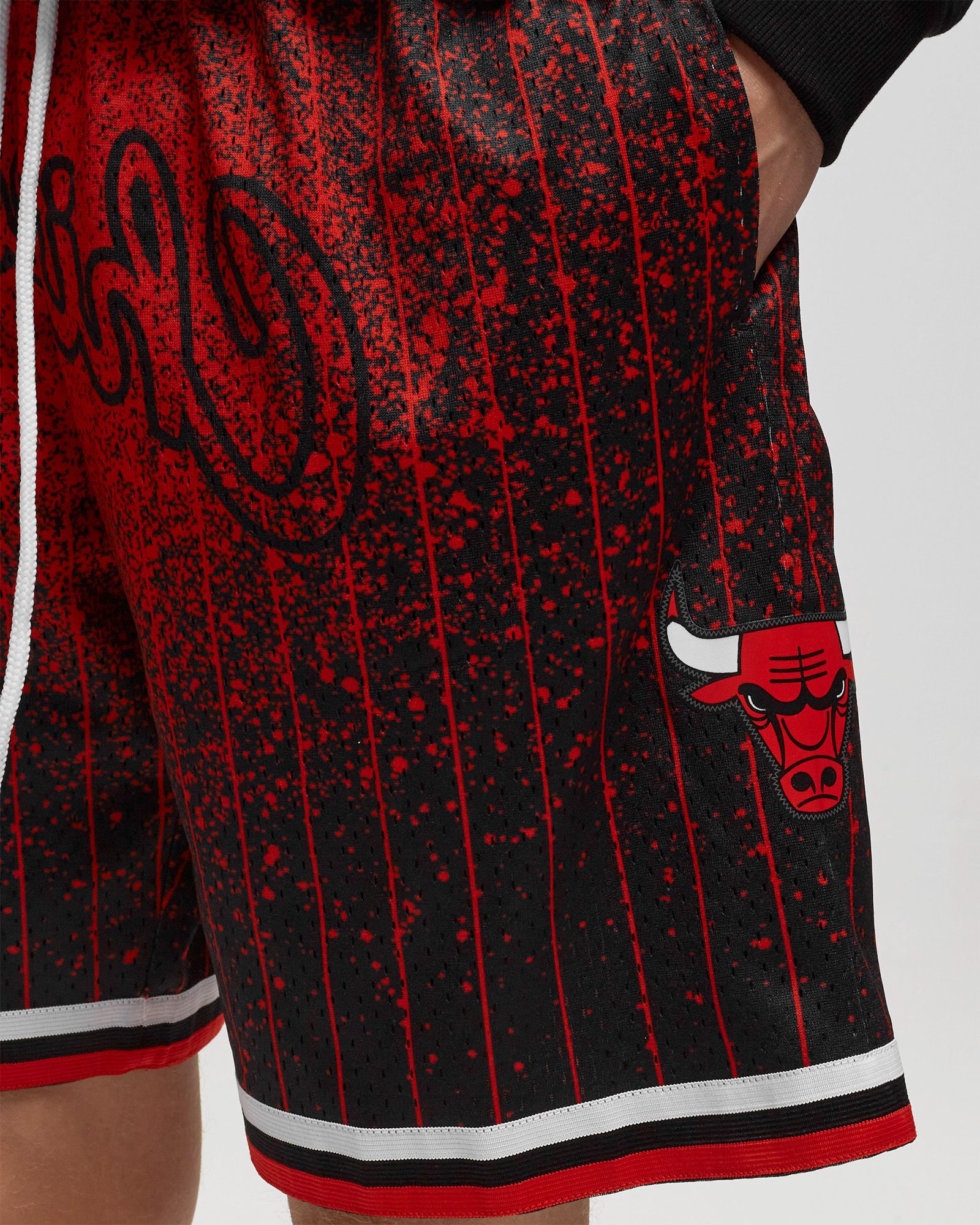 NBA RE-TAKE GRADIENT SWINGMAN SHORT BULLS 1995