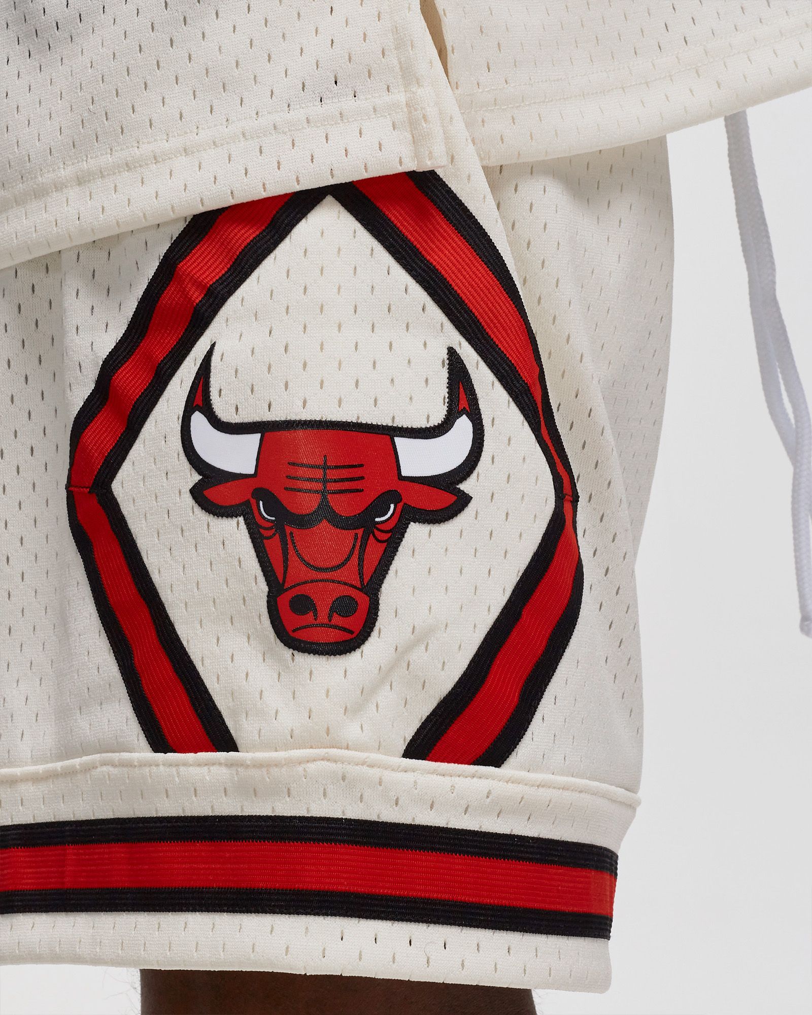 NBA CREAM TEAM COLOR SWINGMAN SHORTS BULLS 1997