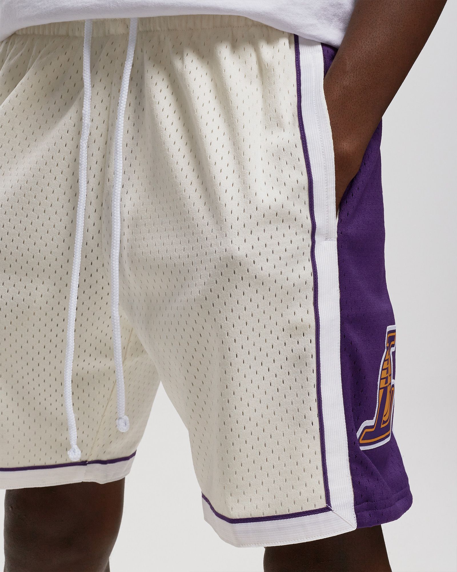 NBA CREAM TEAM COLOR SWINGMAN SHORTS LAKERS 2009