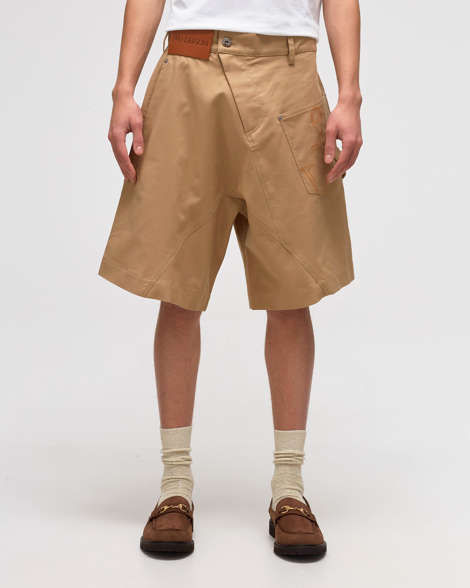TWISTED CHINO SHORTS